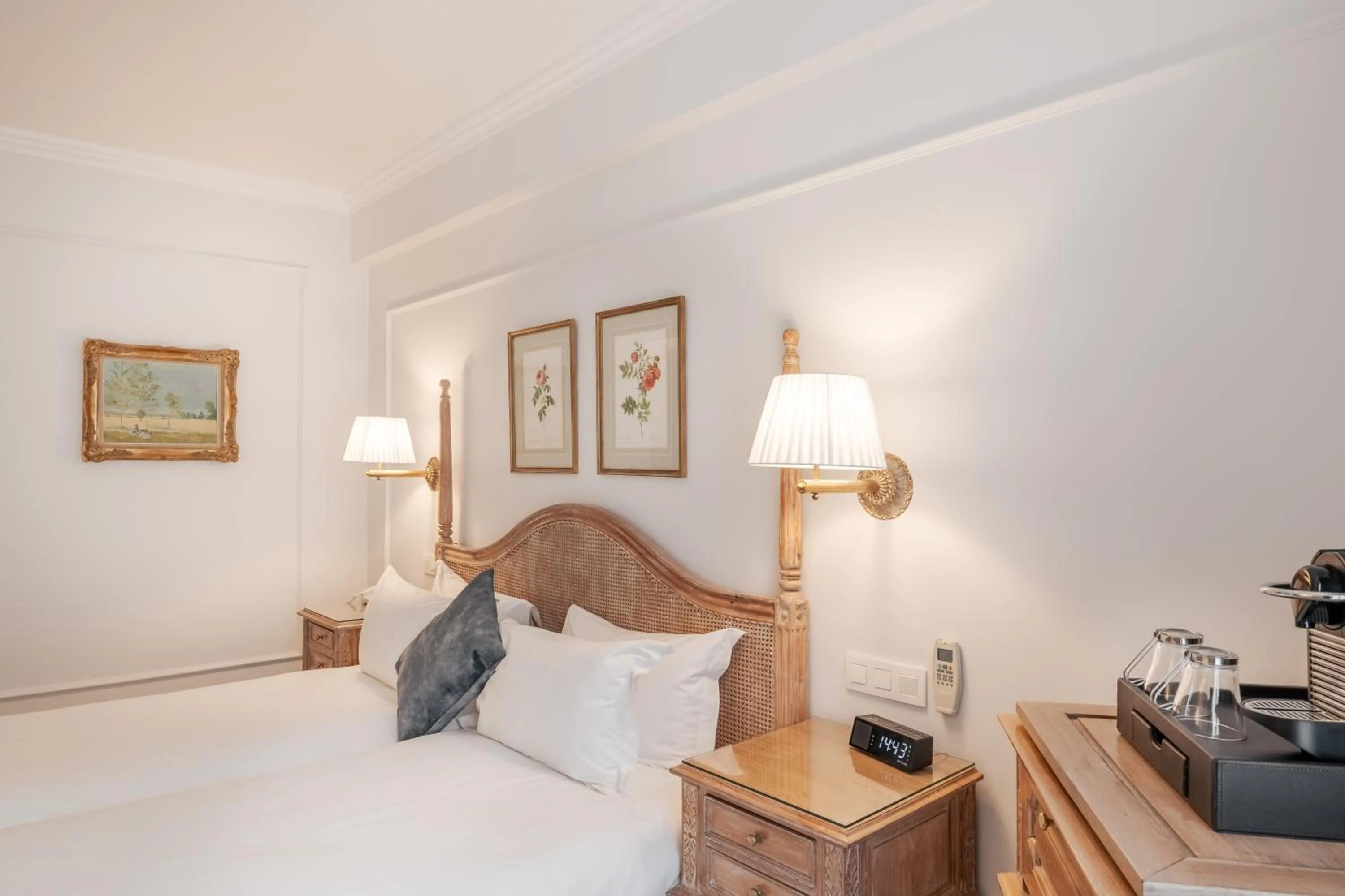 Bed in Hotel Manos Stephanie