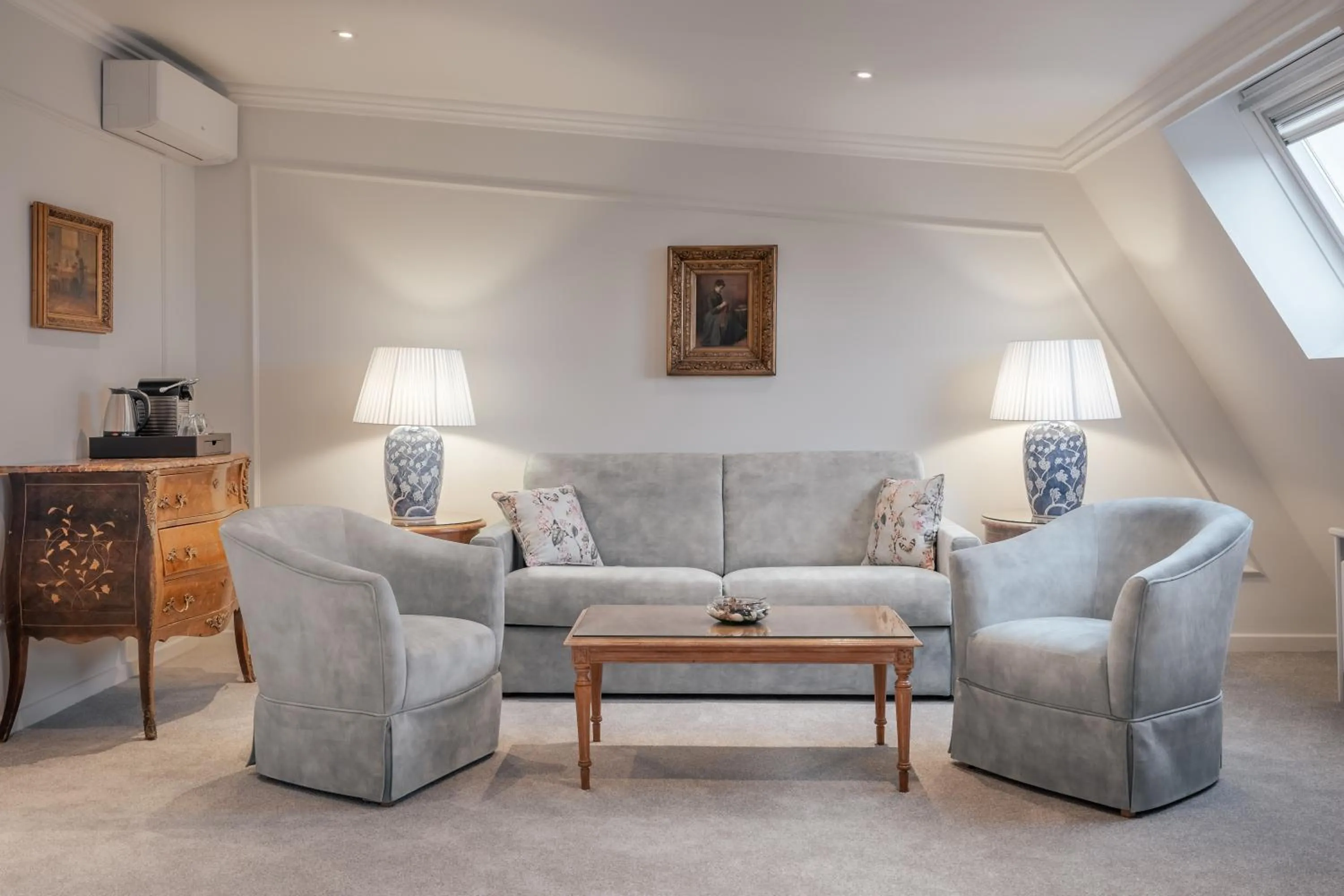 Living room in Hotel Manos Stephanie