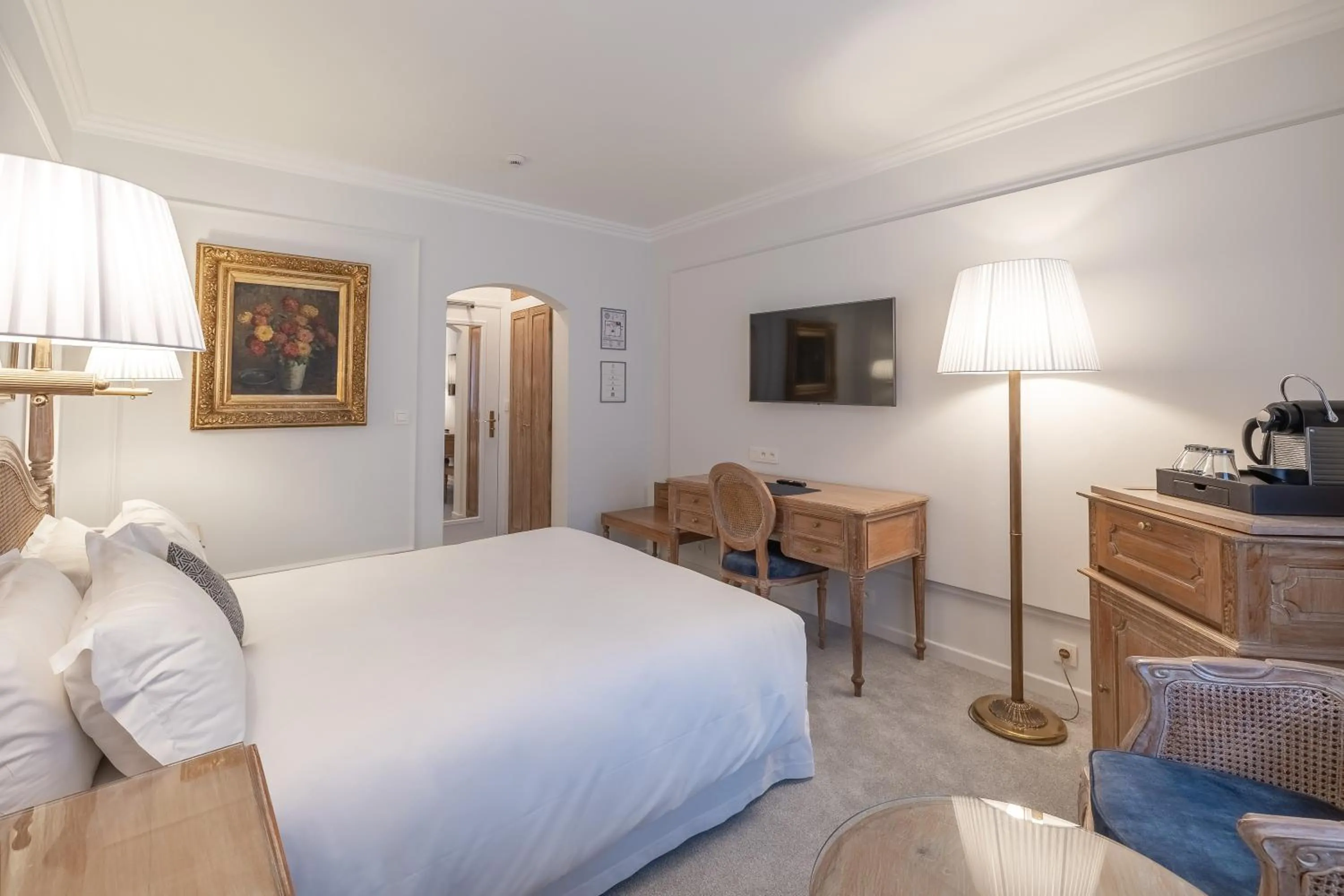 Bed in Hotel Manos Stephanie