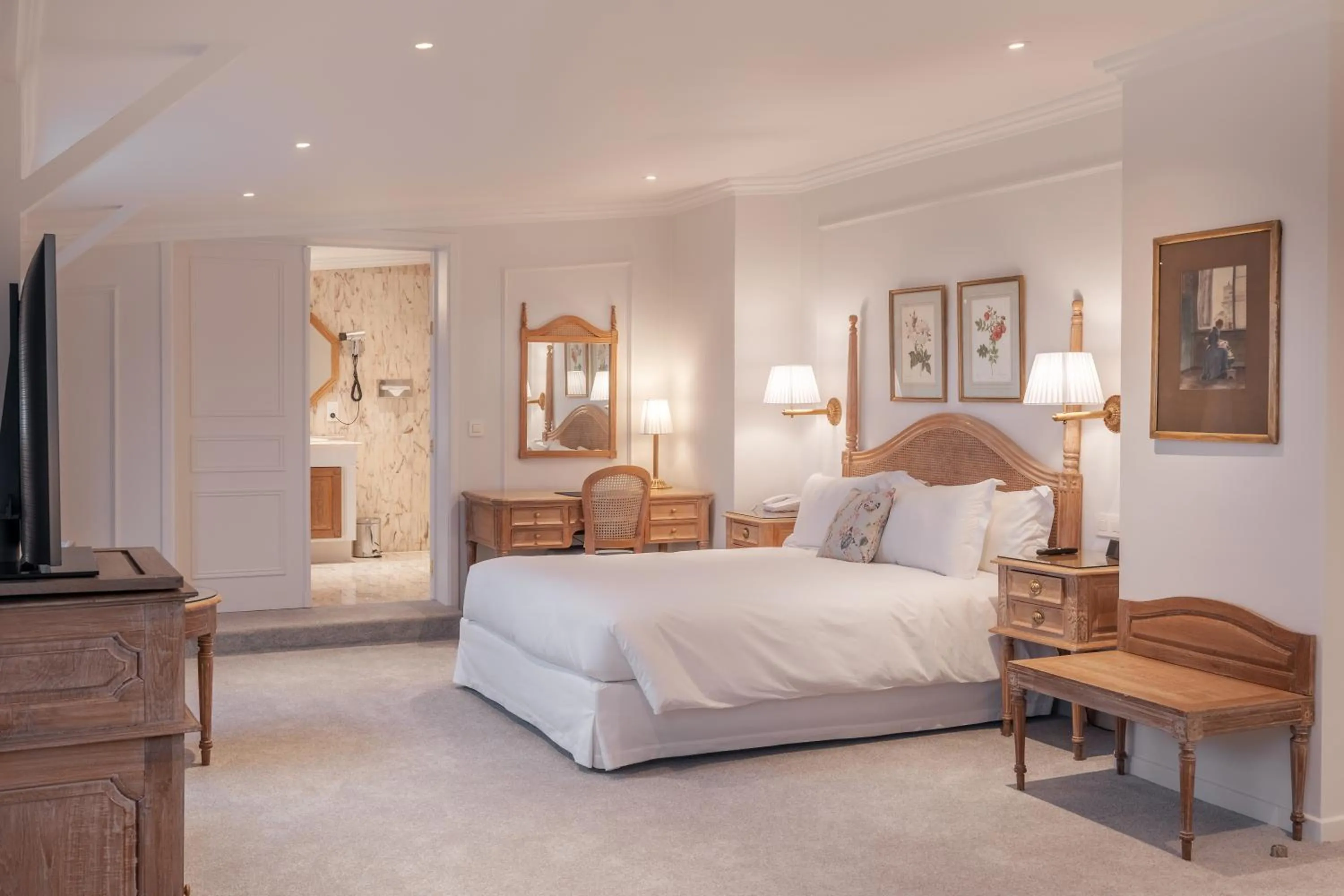 Bed in Hotel Manos Stephanie