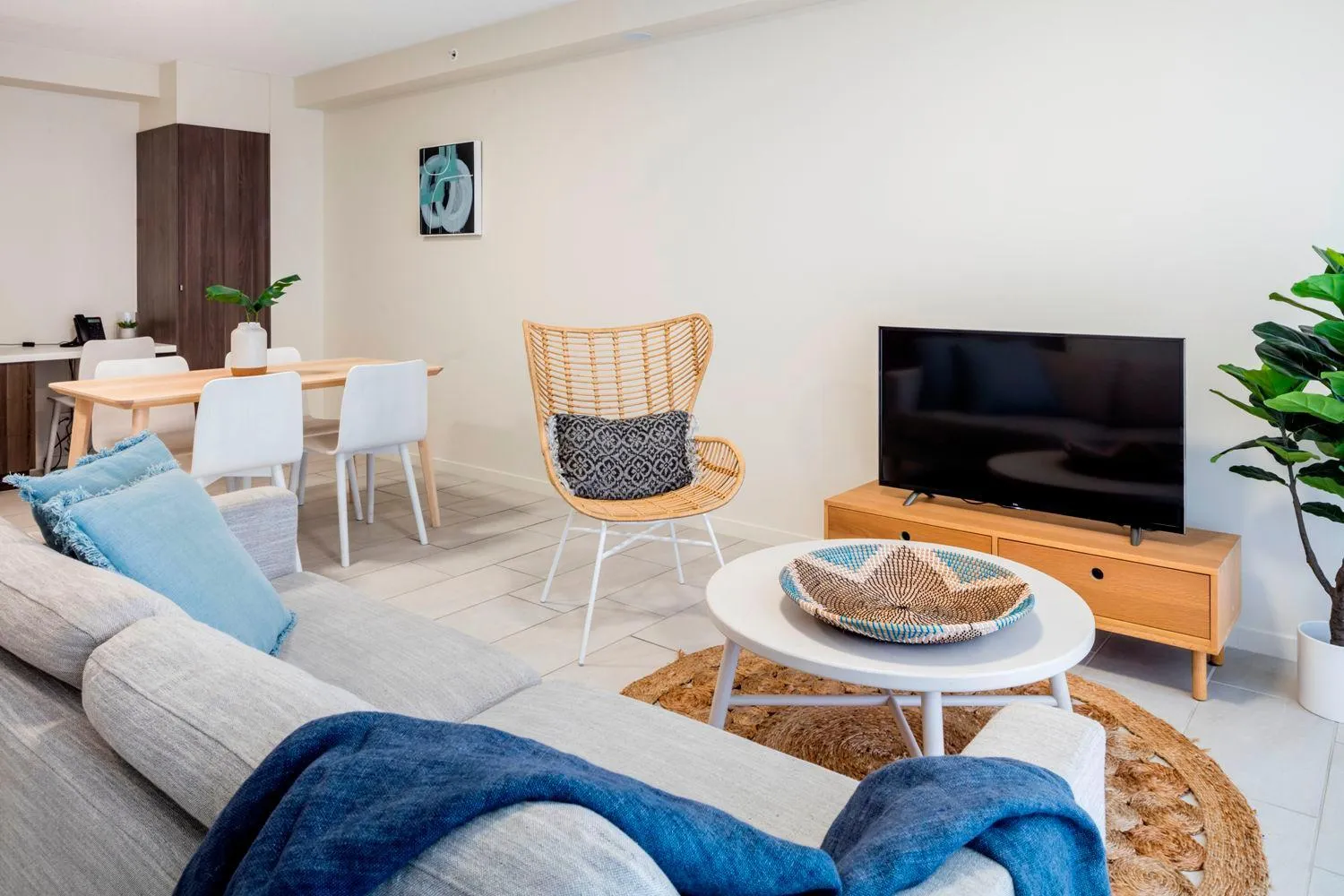 TV and multimedia in First Light Mooloolaba, an Ascend Collection Hotel