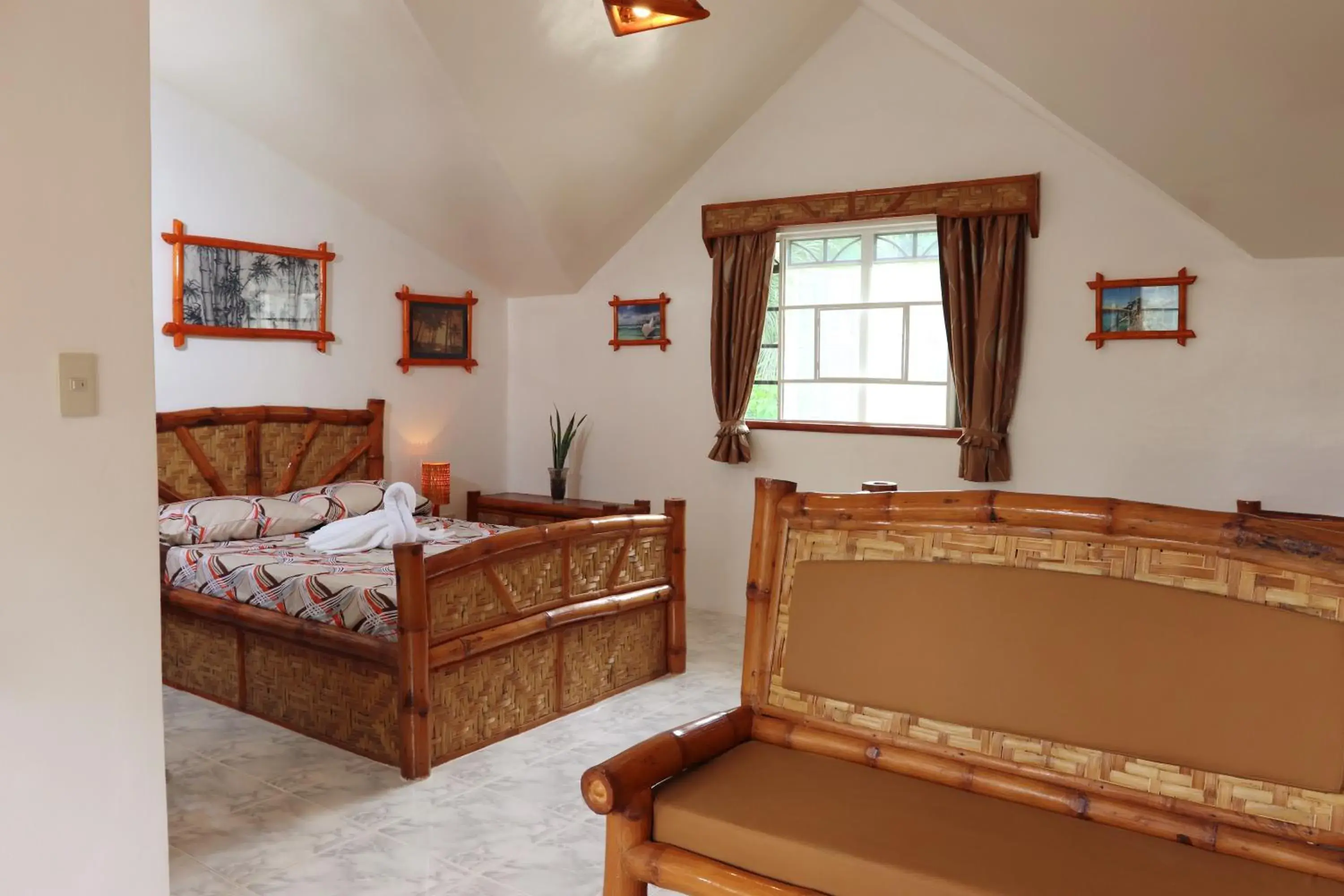 Queen Suite in Guindulman Bay Tourist Inn Queen Suite in Guindulman Bay Tourist Inn