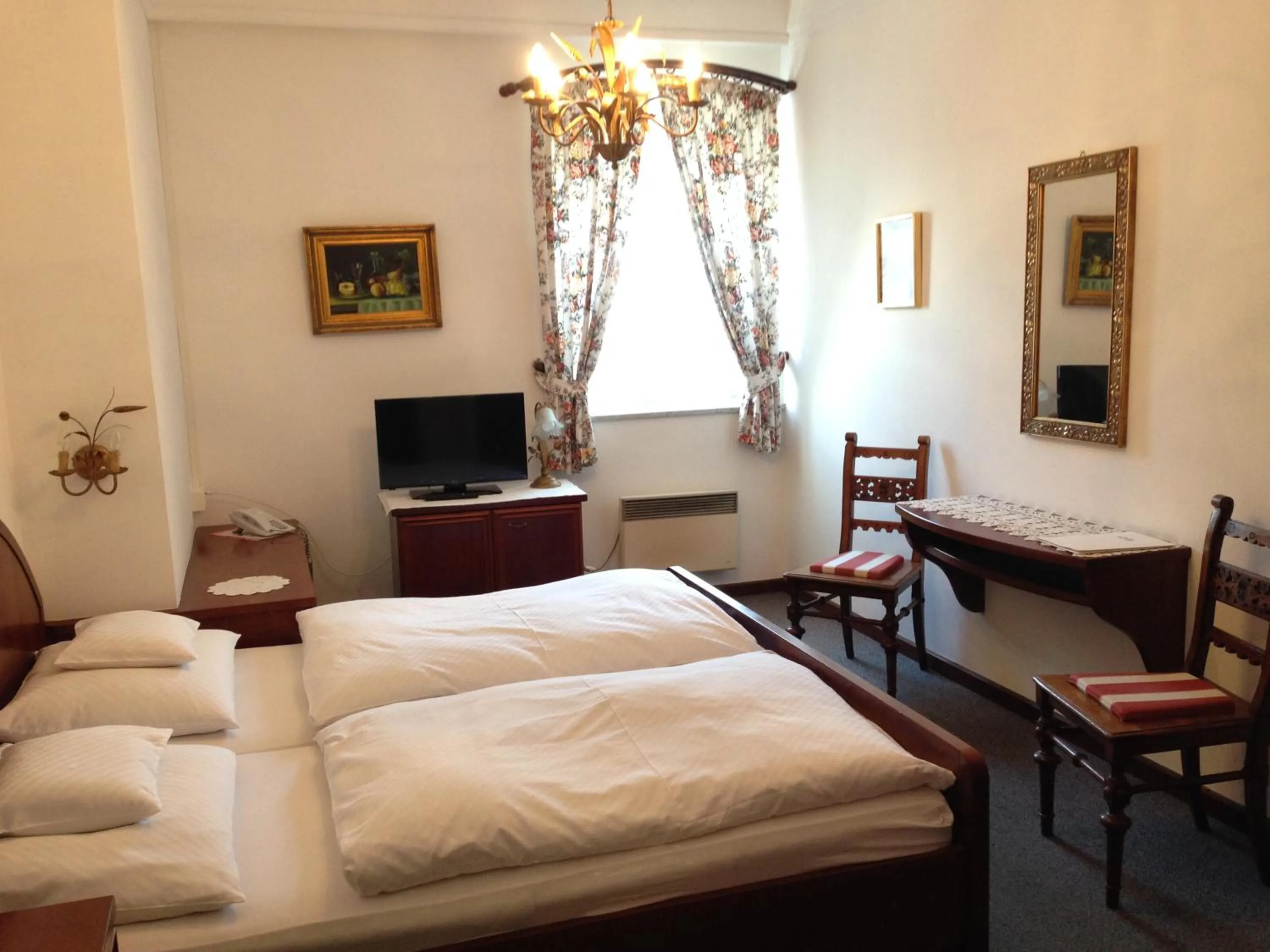 Photo of the whole room, Bed in Gasthof Mitter