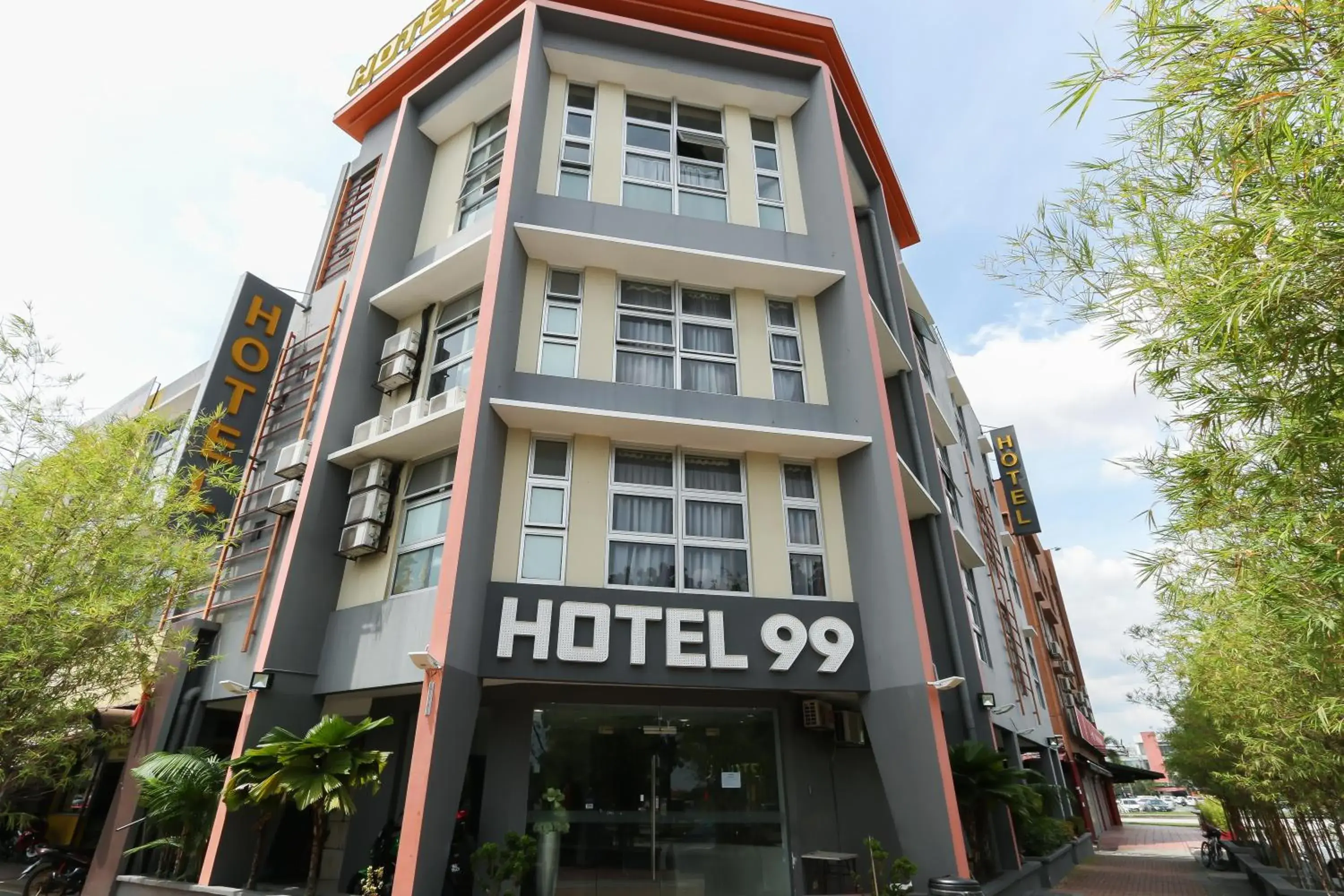 Property Building in Hotel 99 Botanik Klang