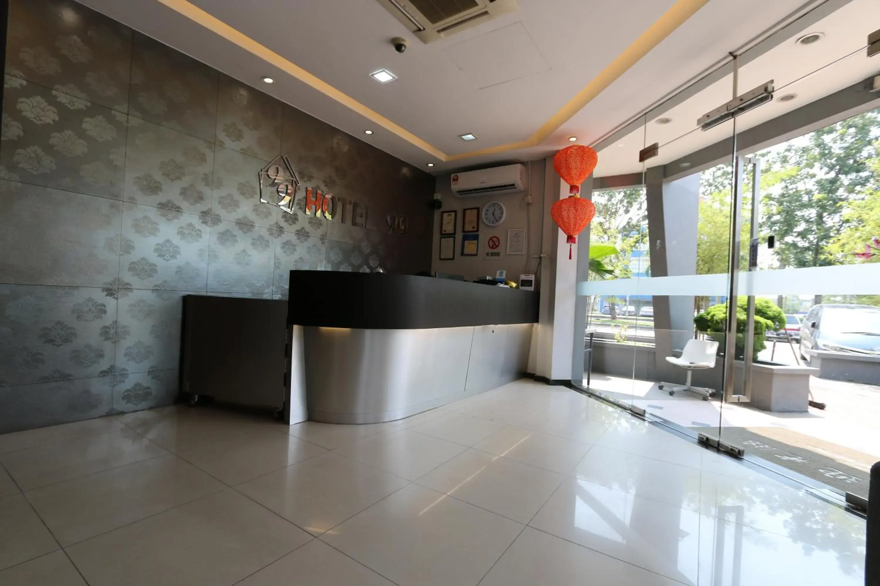 Property building, Lobby/Reception in Hotel 99 Botanik Klang