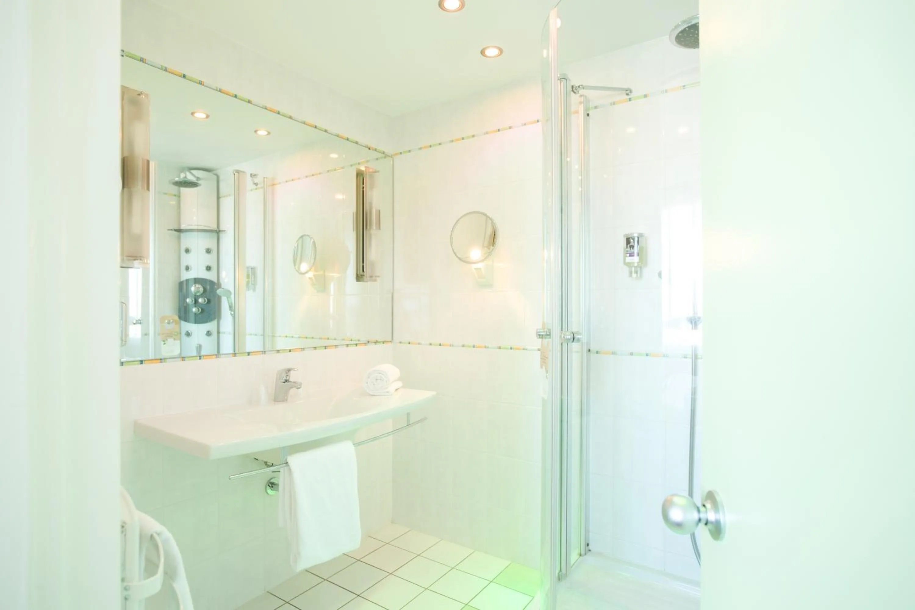 Bathroom in Mercure Limoges Centre