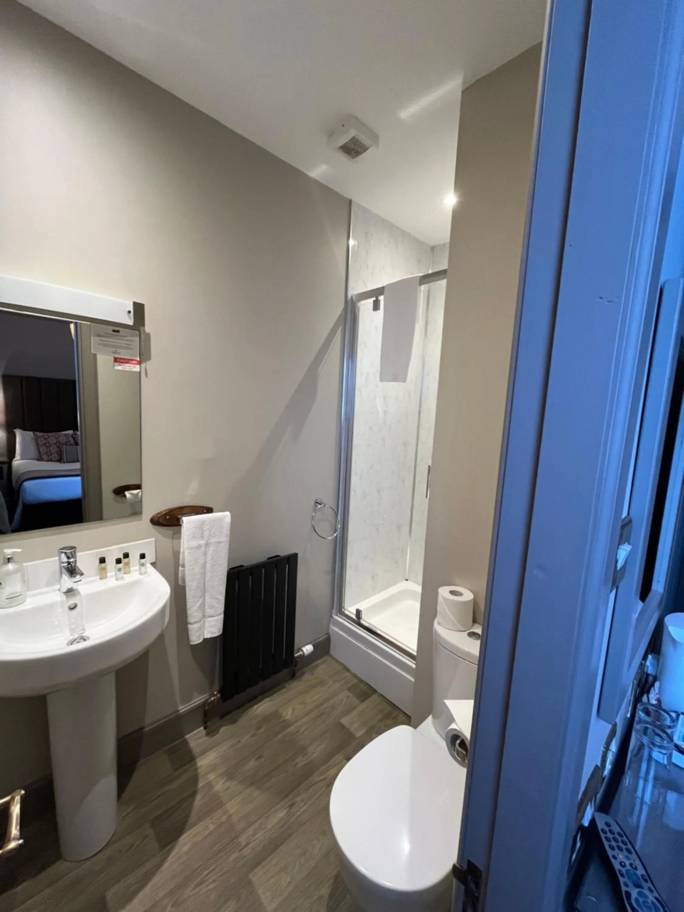 Bathroom in The Globe Inn