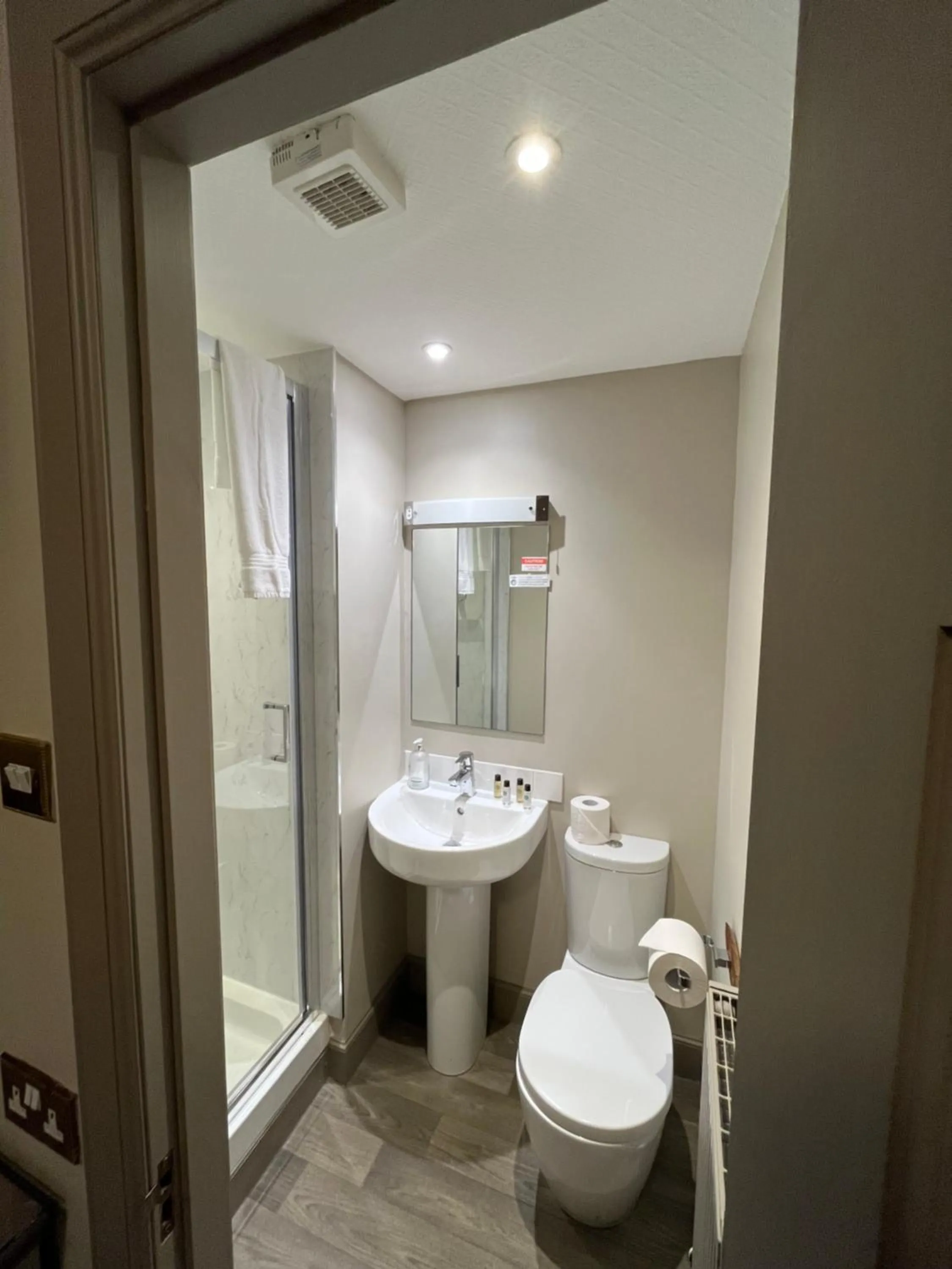 Bathroom in The Globe Inn