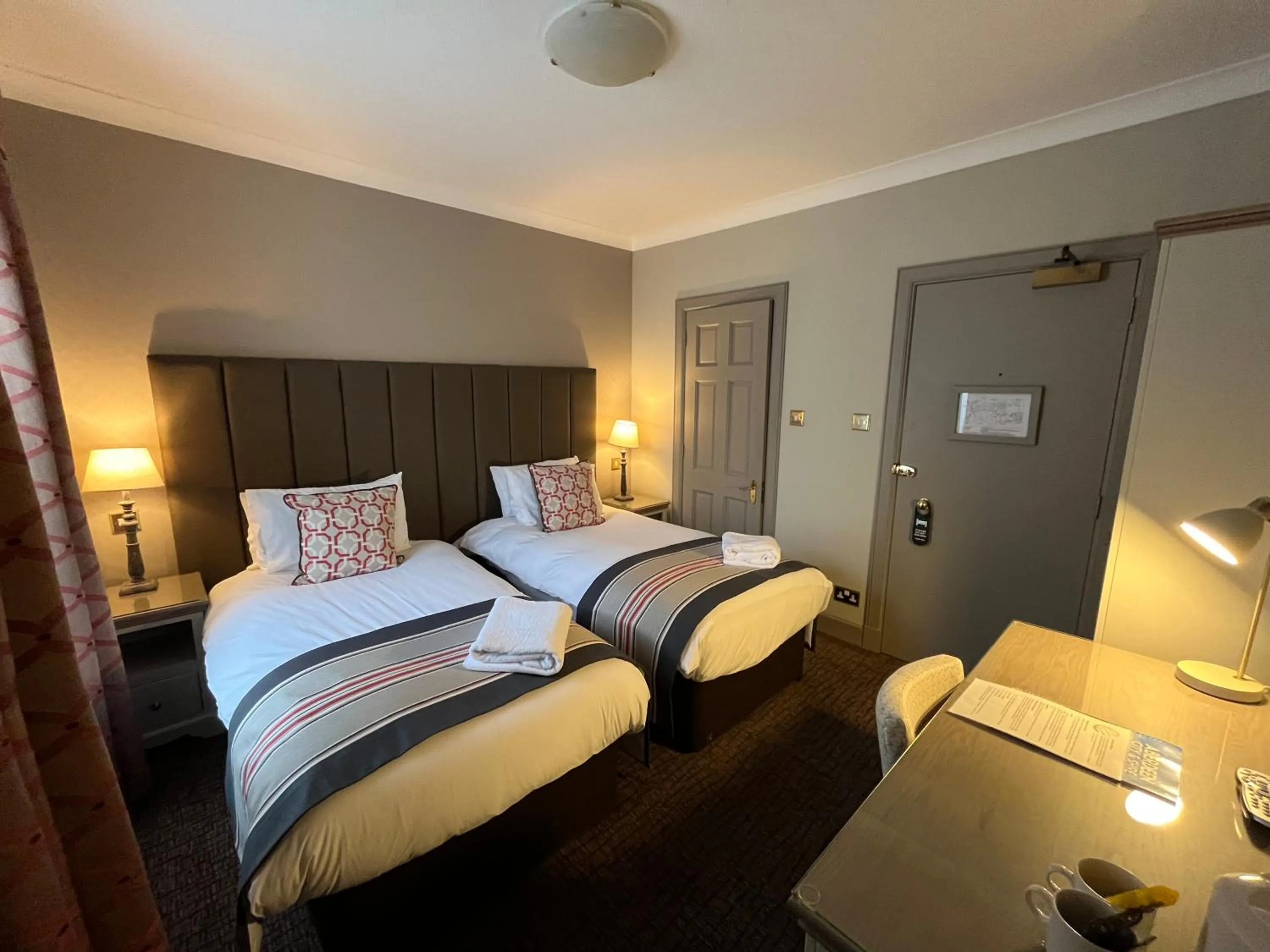 Bedroom, Bed in The Globe Inn