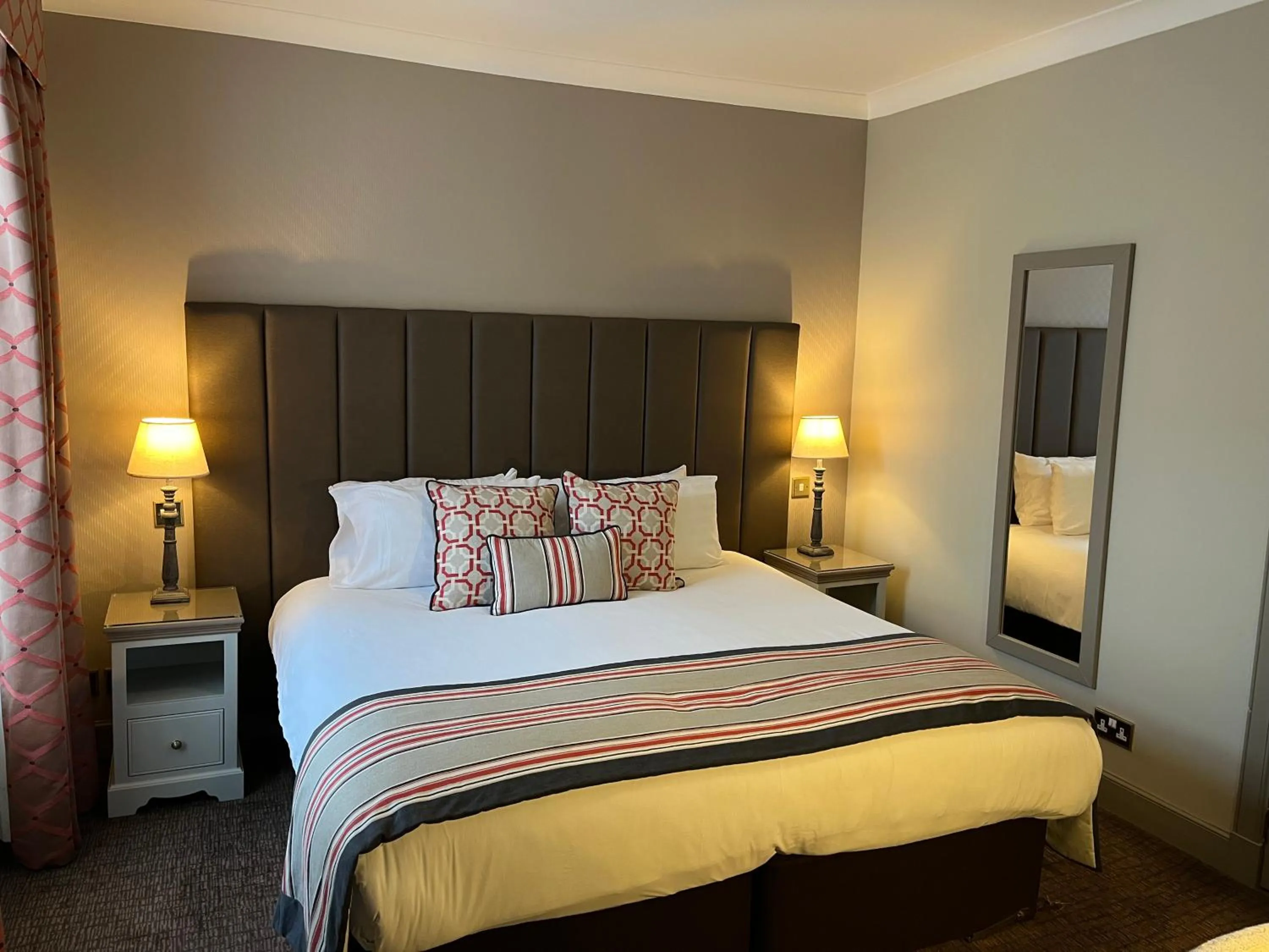 Bedroom, Bed in The Globe Inn