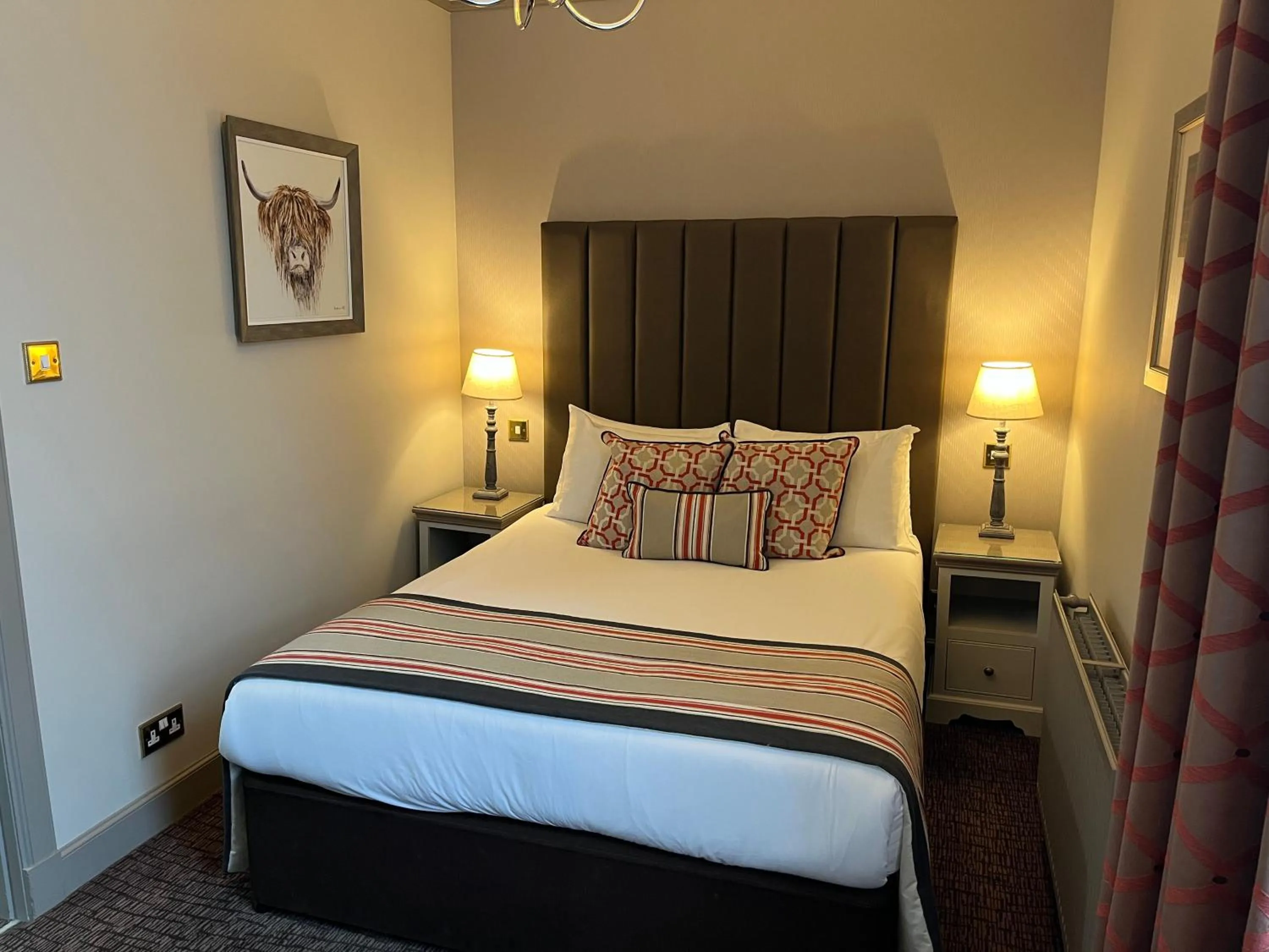 Bedroom, Bed in The Globe Inn