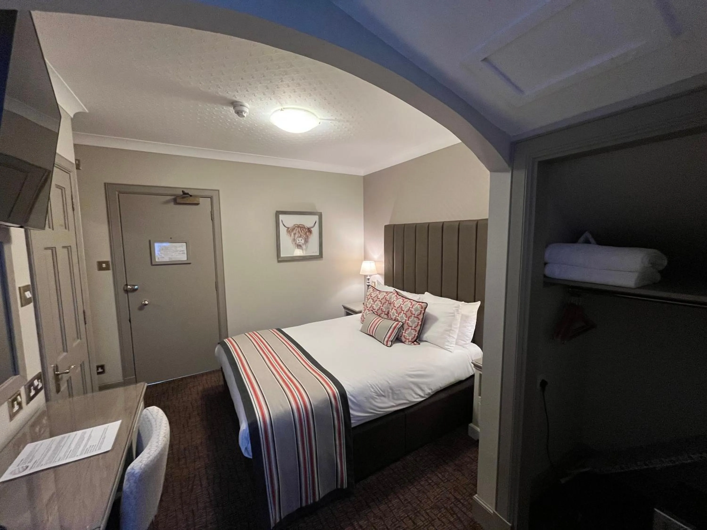 Bedroom, Bed in The Globe Inn