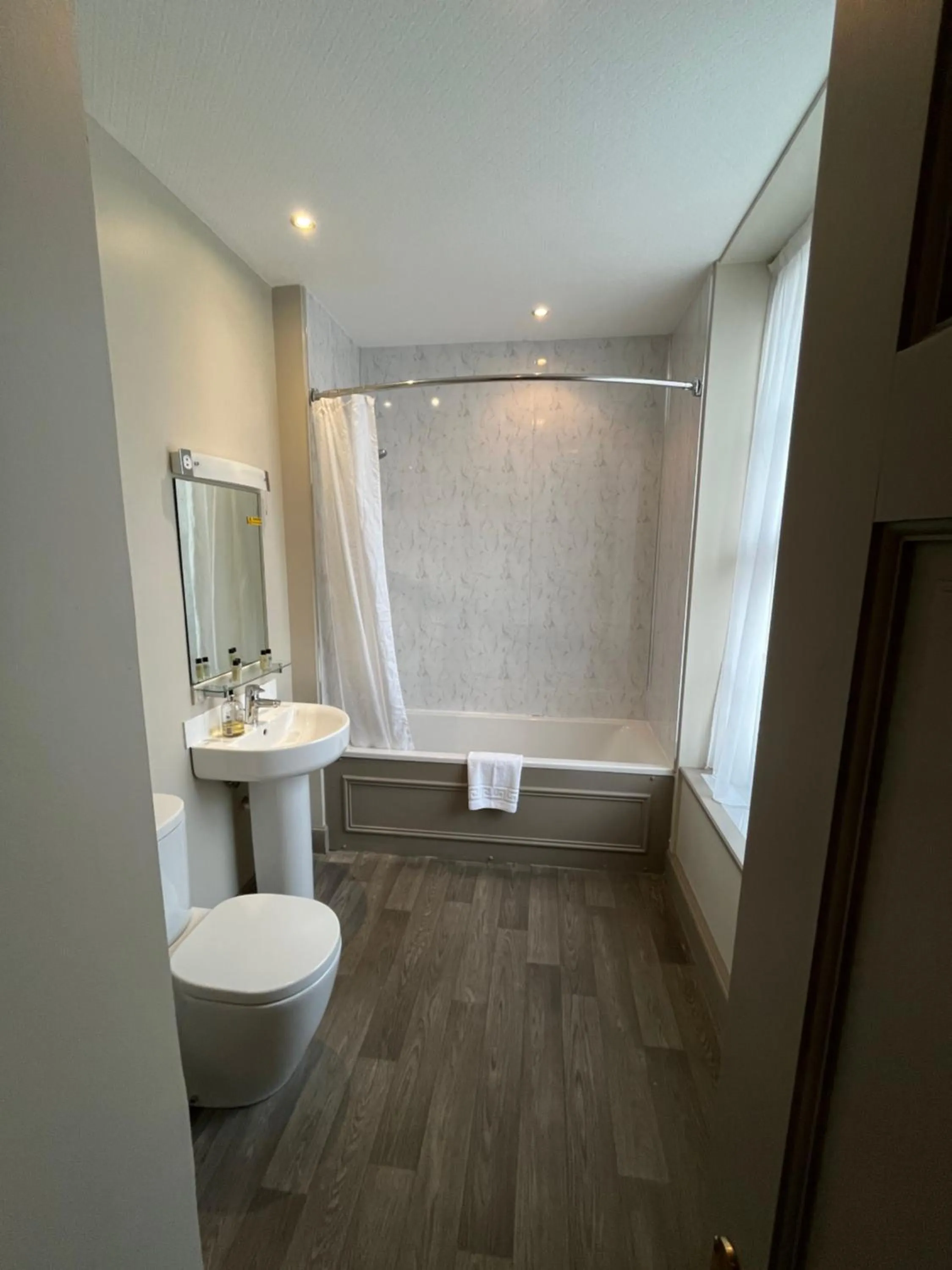 Bathroom in The Globe Inn