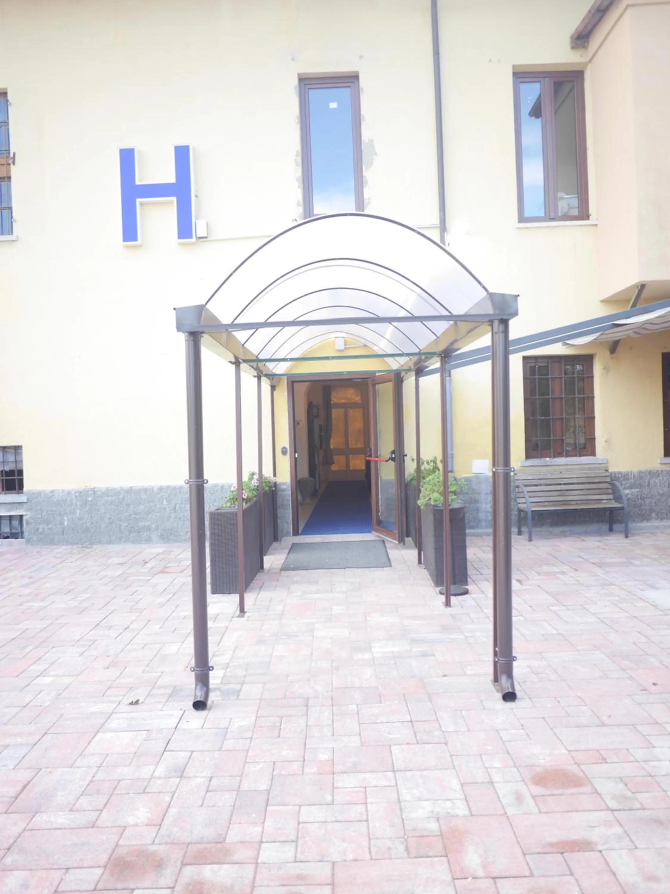 Facade/entrance in La Boheme SMART Hotel