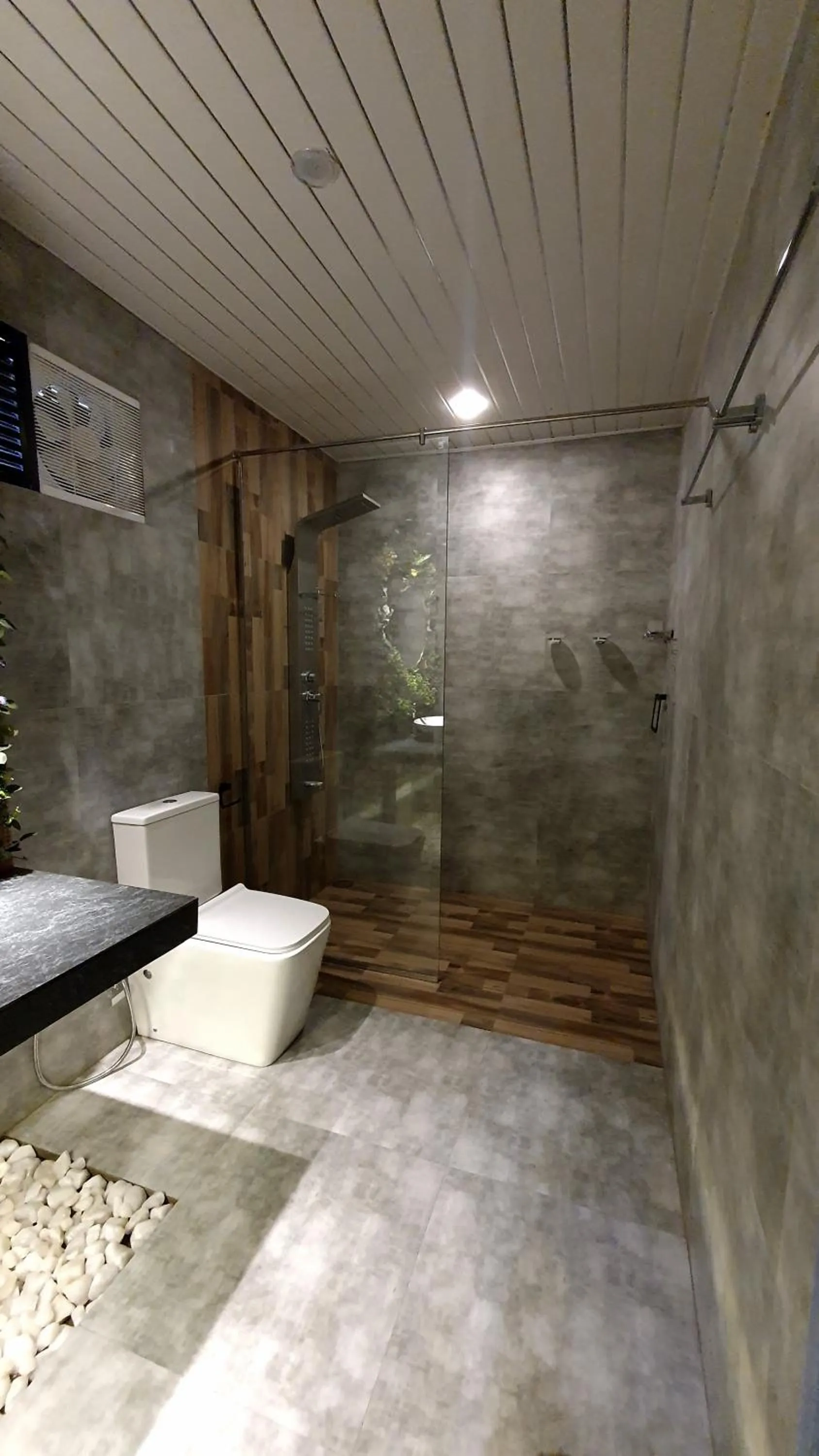 Shower in Guest Inn Avendra