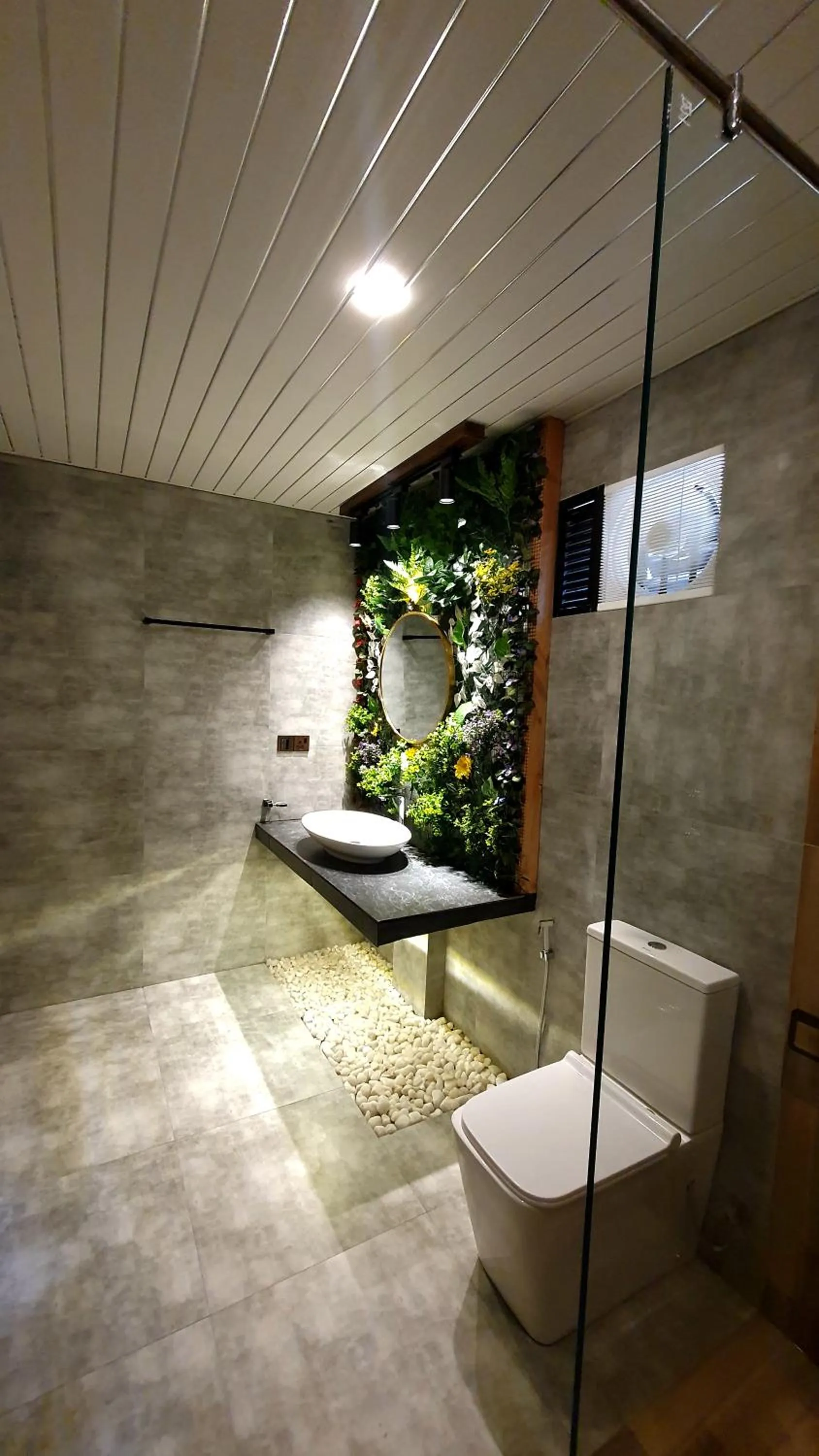 Shower in Guest Inn Avendra