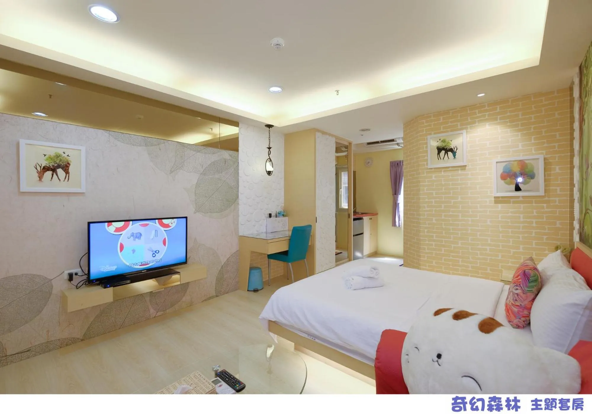 Photo of the whole room, Bed in 85 Asia Hotel