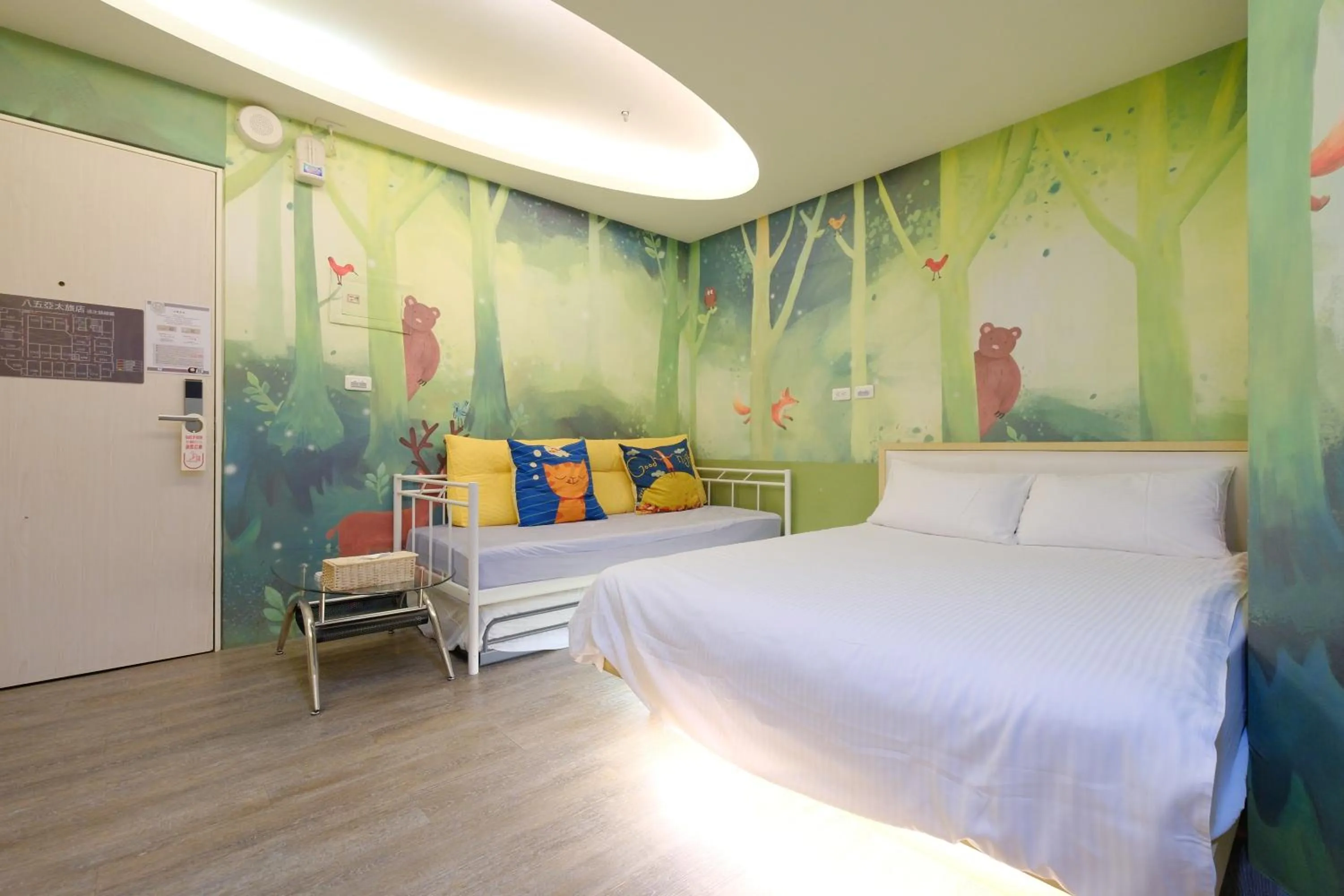 Photo of the whole room, Bed in 85 Asia Hotel