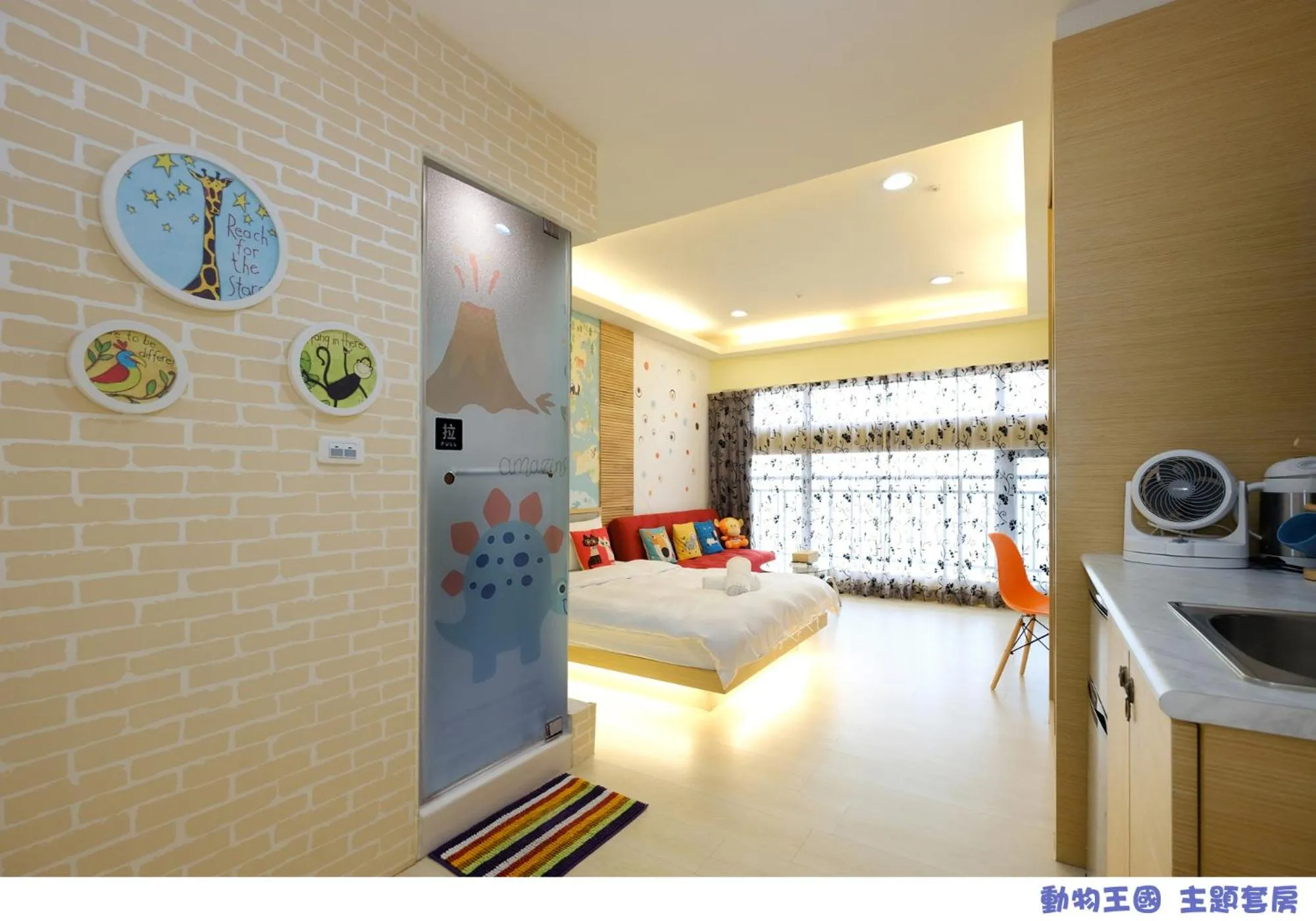 Photo of the whole room in 85 Asia Hotel