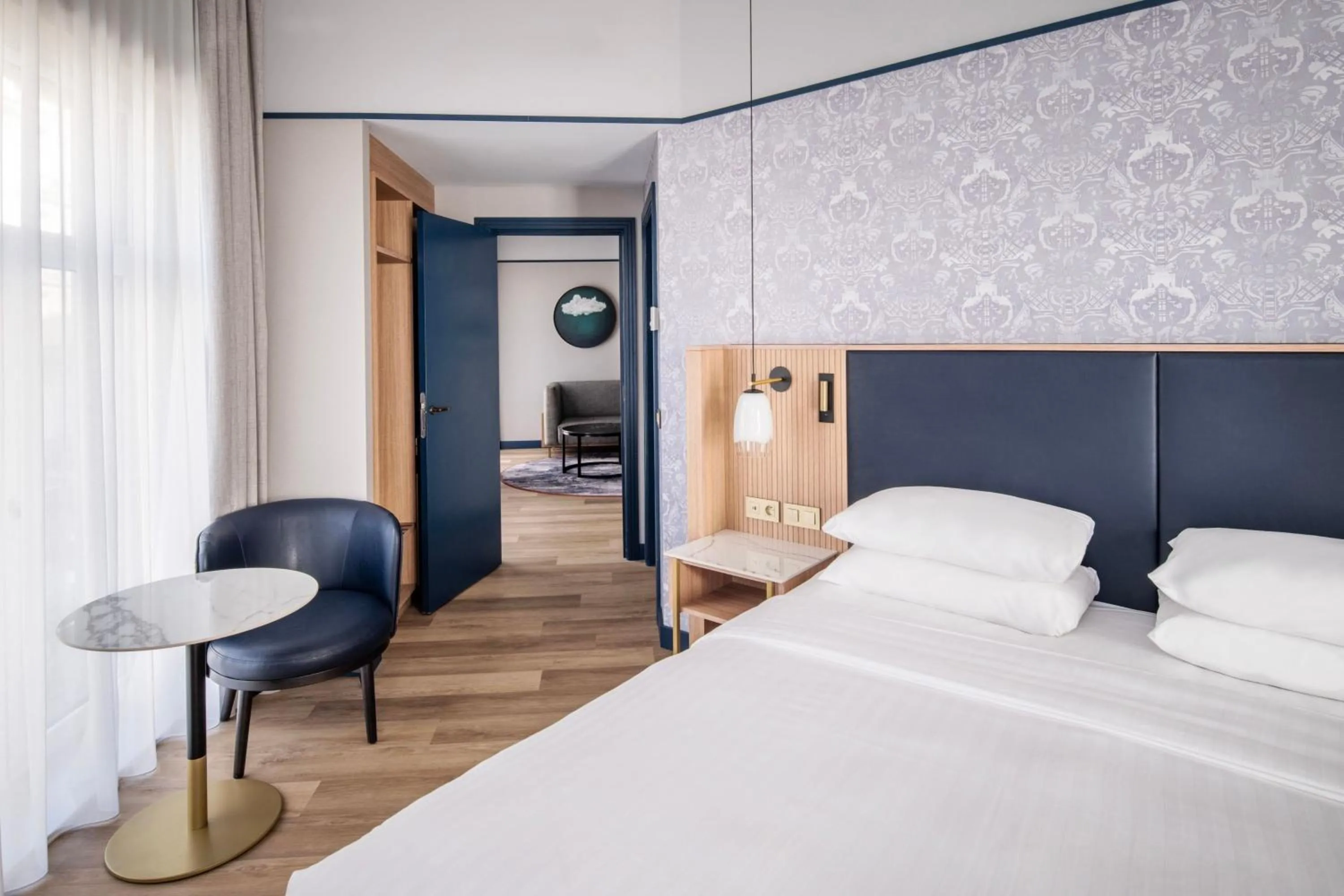 Photo of the whole room, Bed in Brussels Marriott Hotel Grand Place