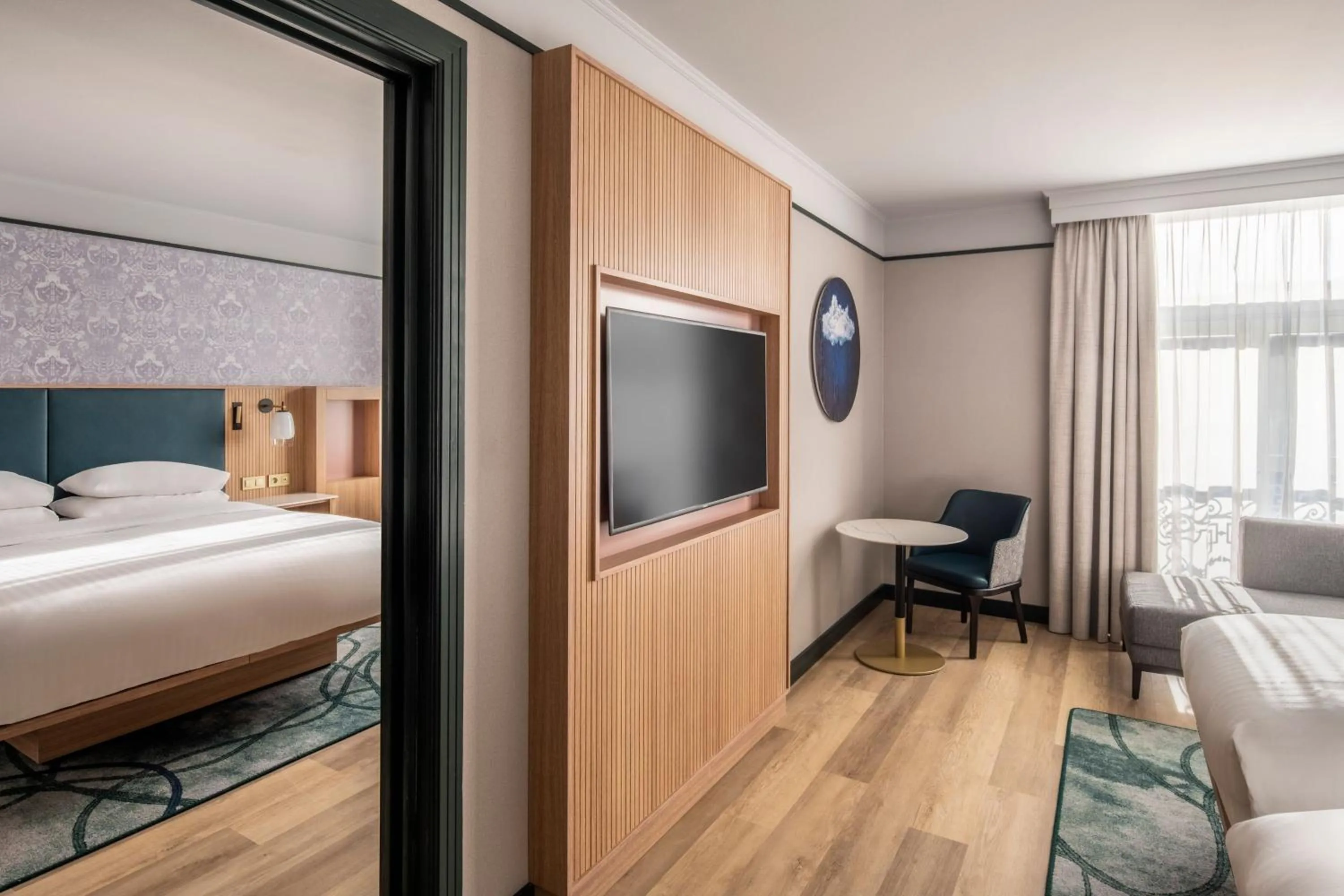 Photo of the whole room, Bed in Brussels Marriott Hotel Grand Place