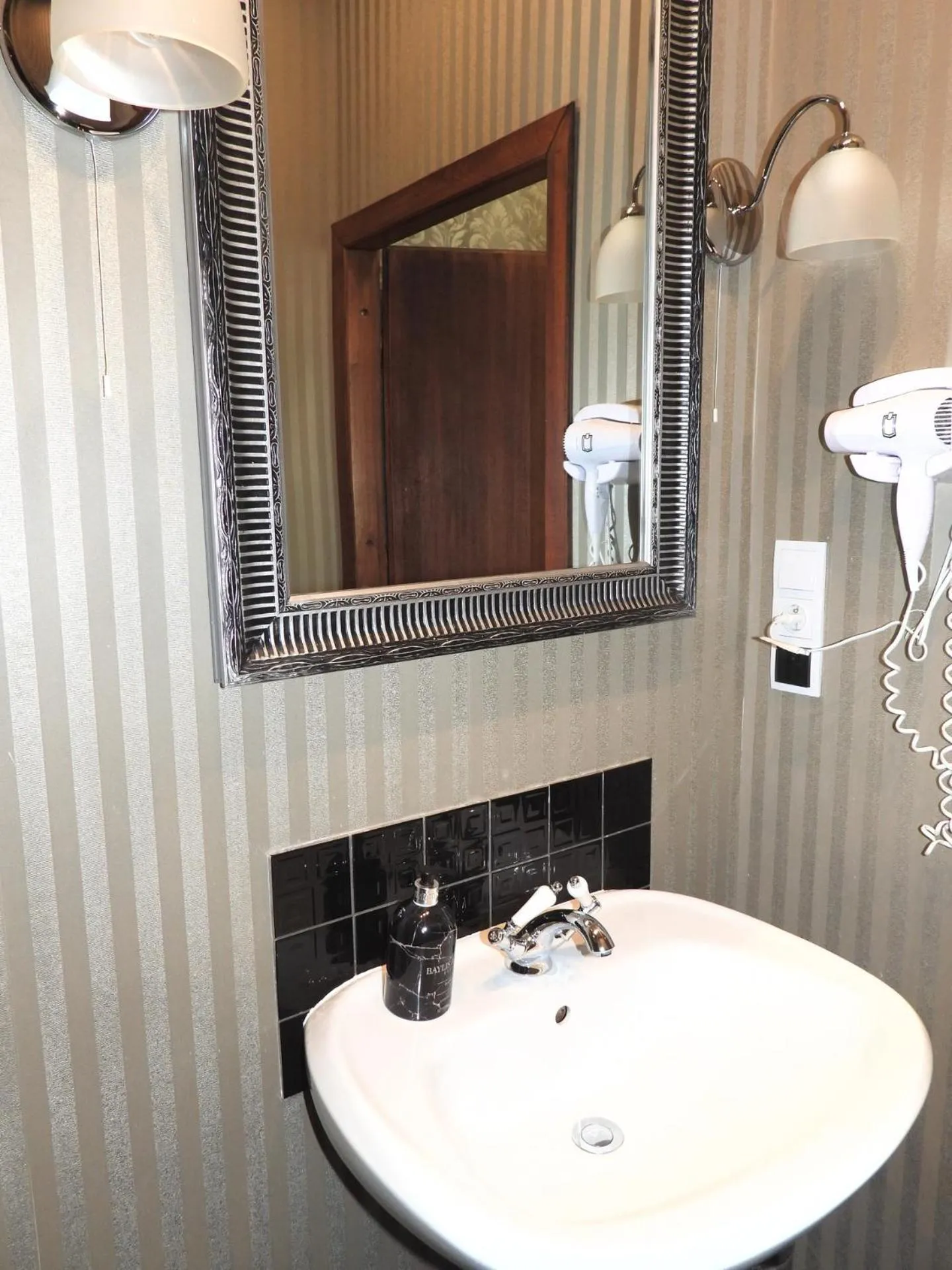 Bathroom in Matejki 8