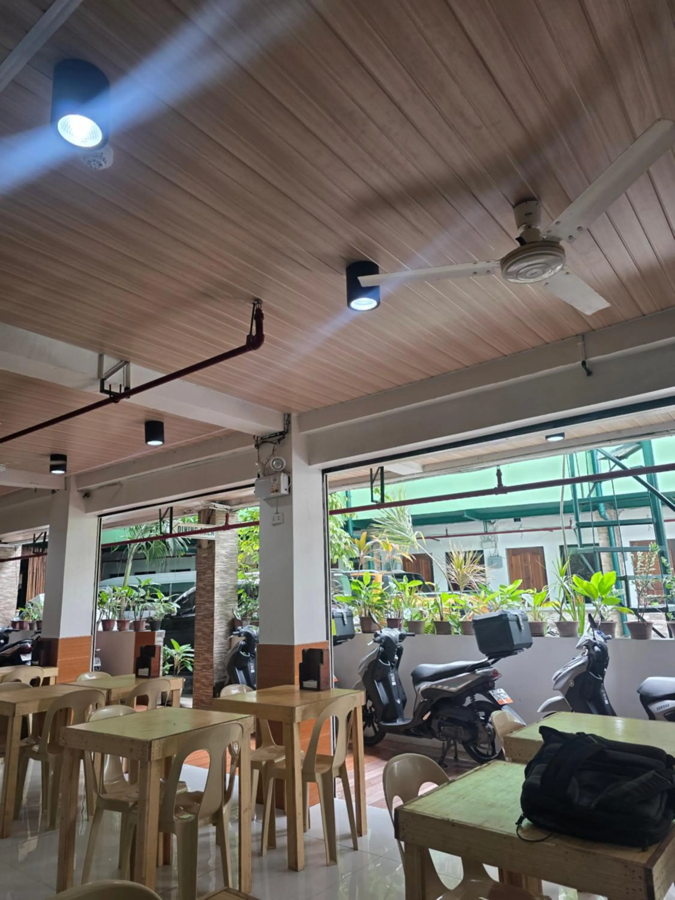 Restaurant/places to eat in Aosmec Square Hotel