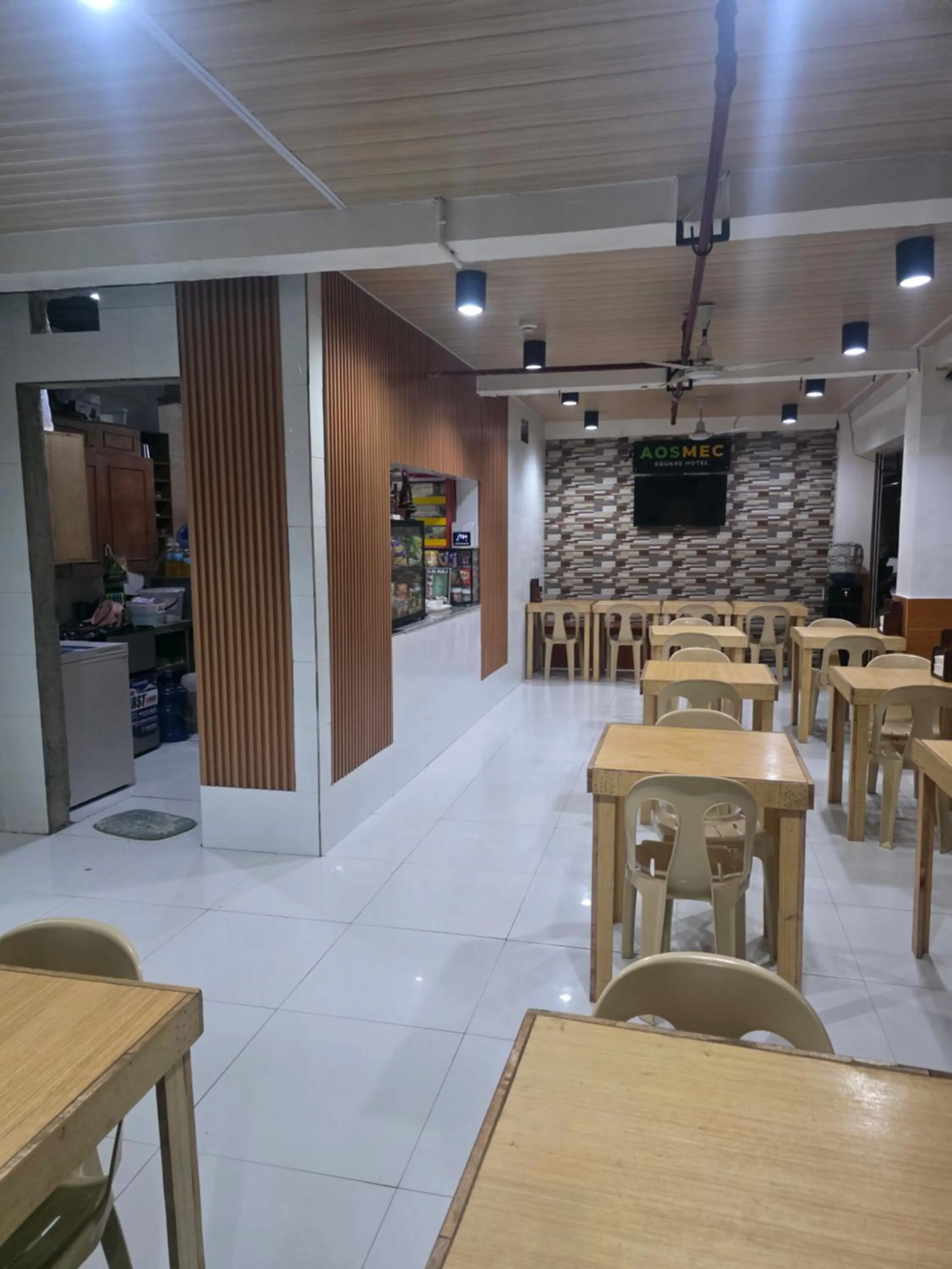 Restaurant/places to eat in Aosmec Square Hotel