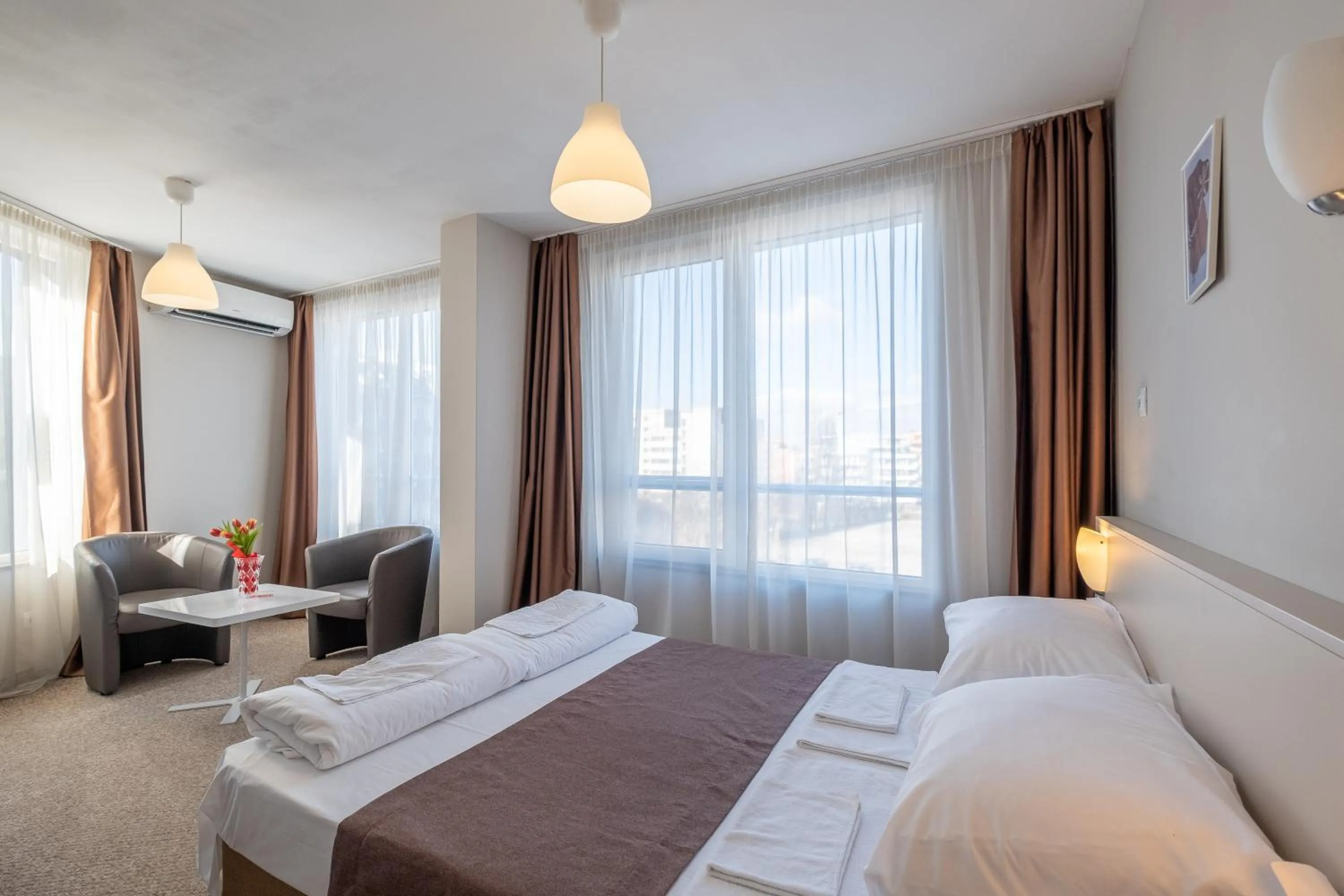 Staff, Bed in Blue Label Apart House