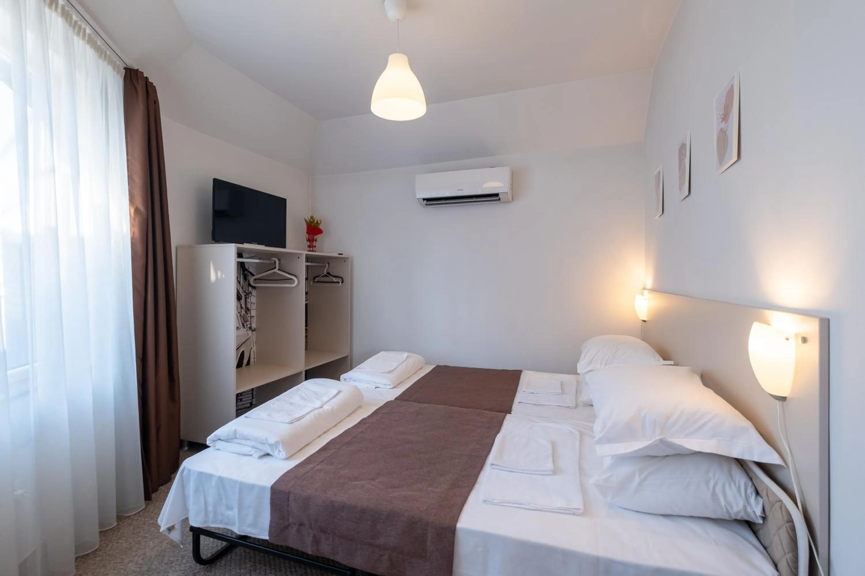 Staff, Bed in Blue Label Apart House