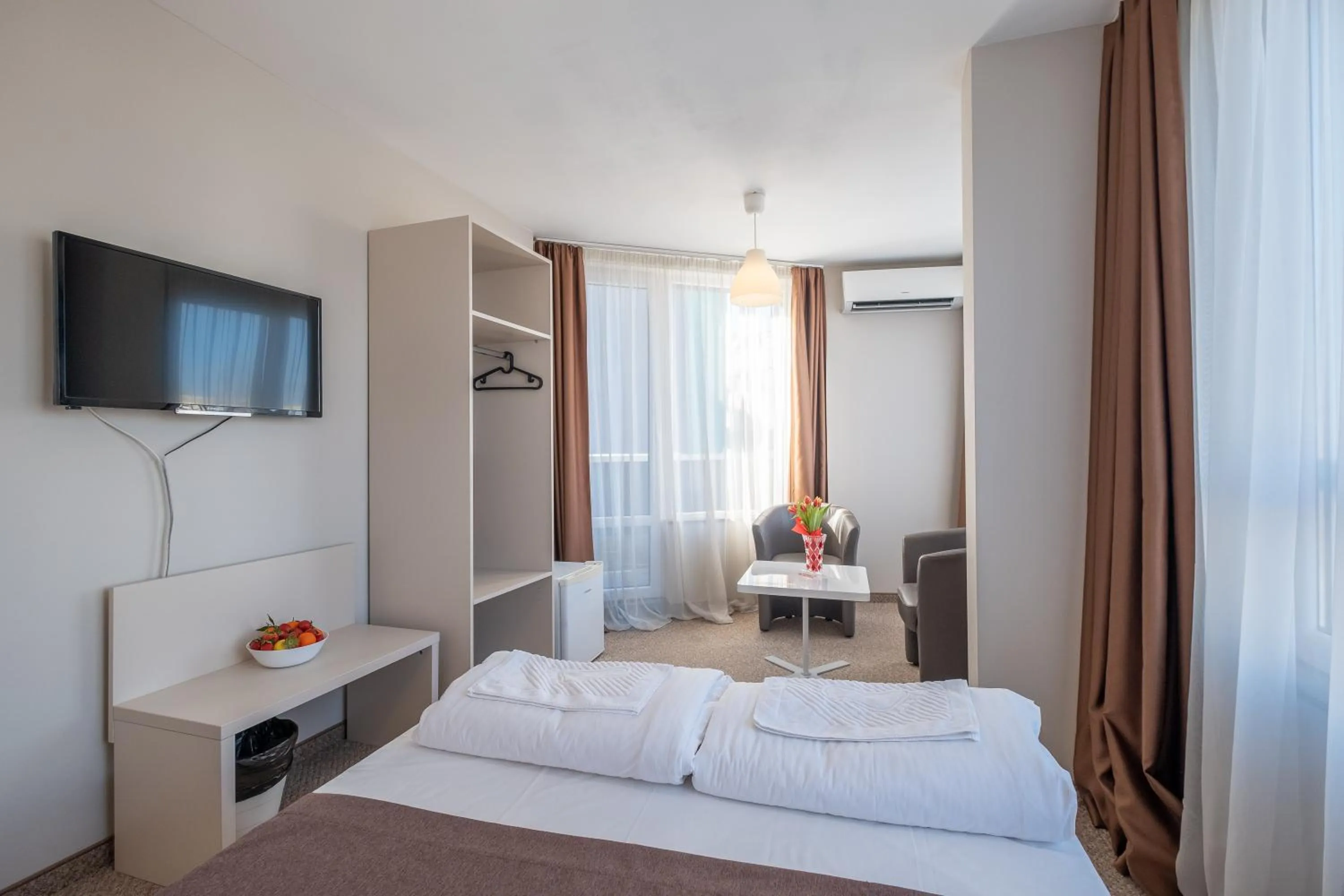 Communal lounge/ TV room, Bed in Blue Label Apart House