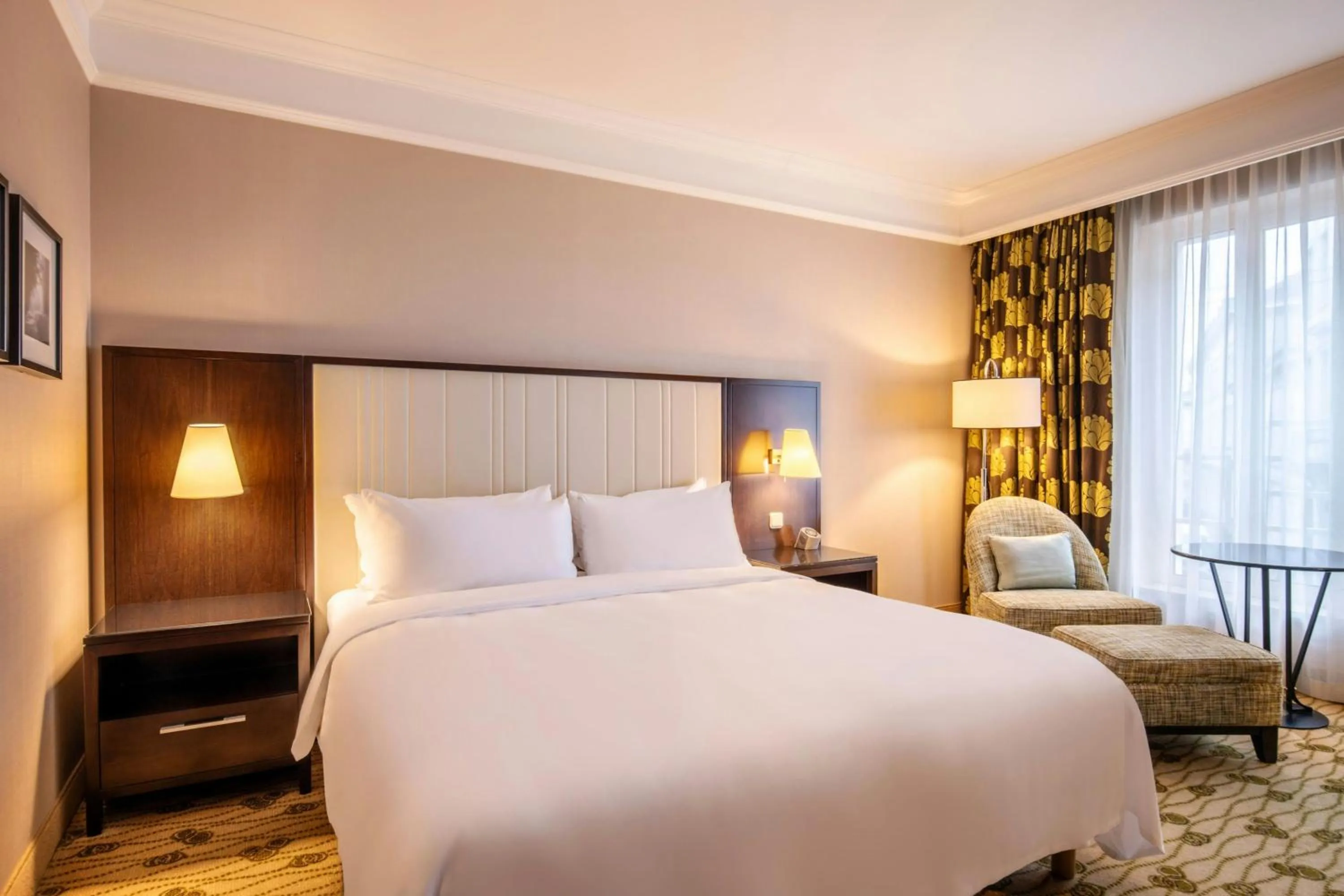 Photo of the whole room, Bed in Renaissance Brussels Hotel