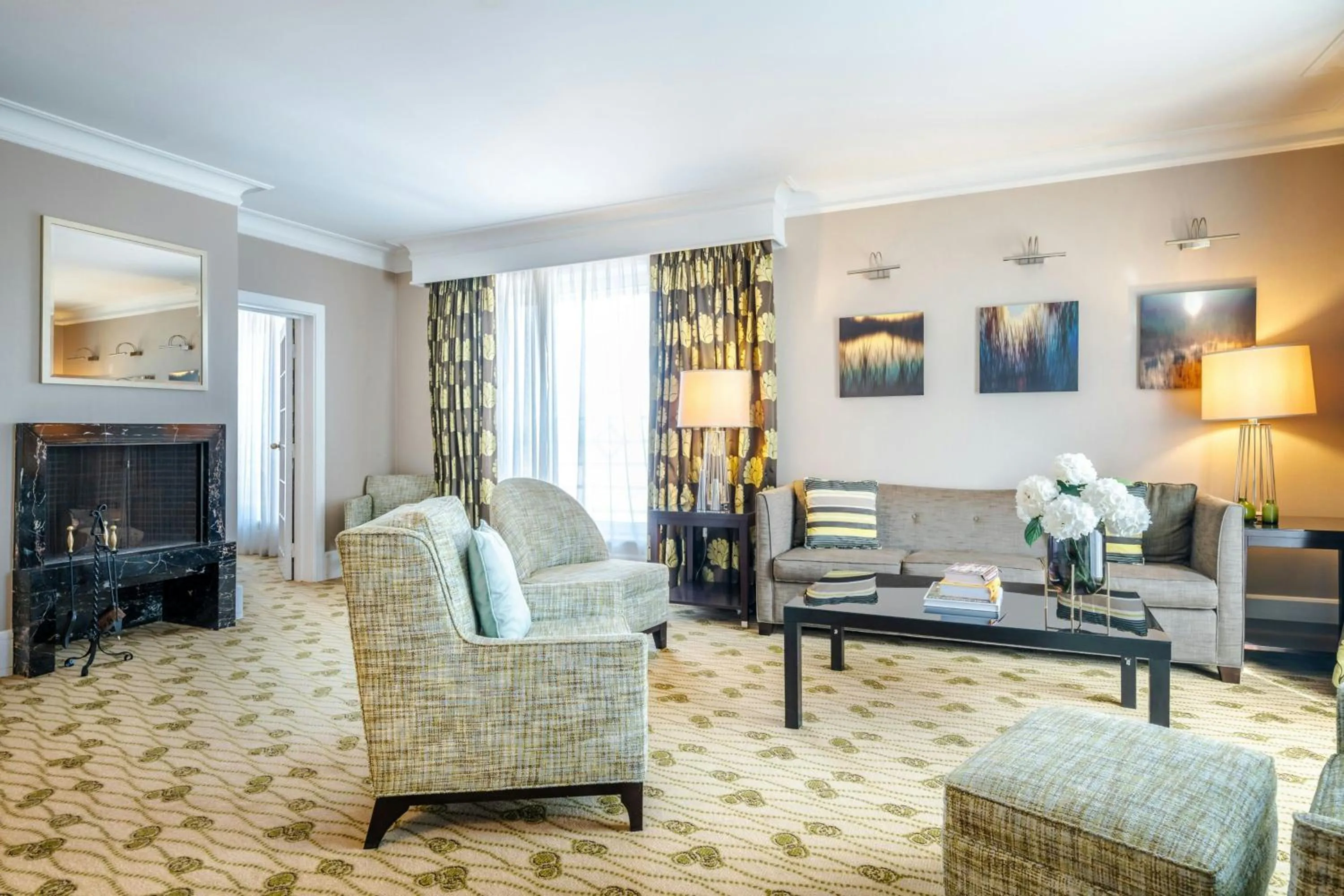 Photo of the whole room in Renaissance Brussels Hotel