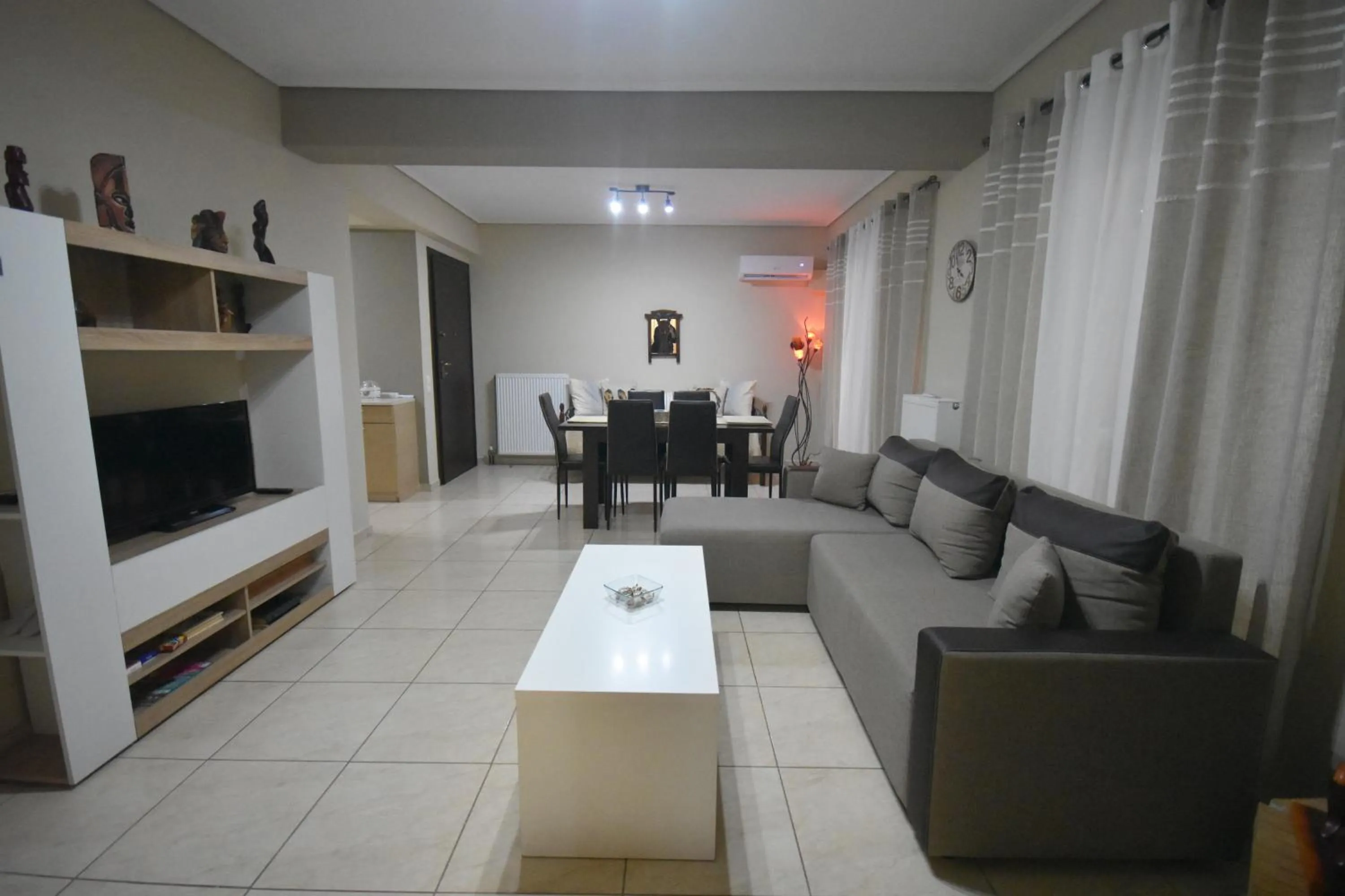 TV and multimedia in A&J Apartments or Rooms athens airport
