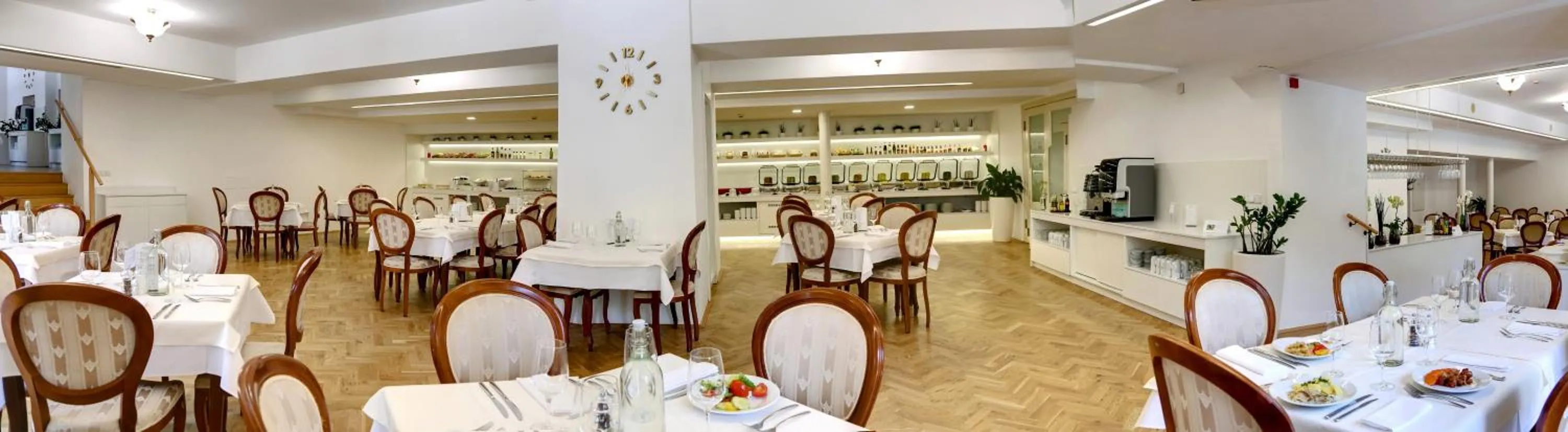 Restaurant/places to eat in ASTORIA Hotel & Medical Spa