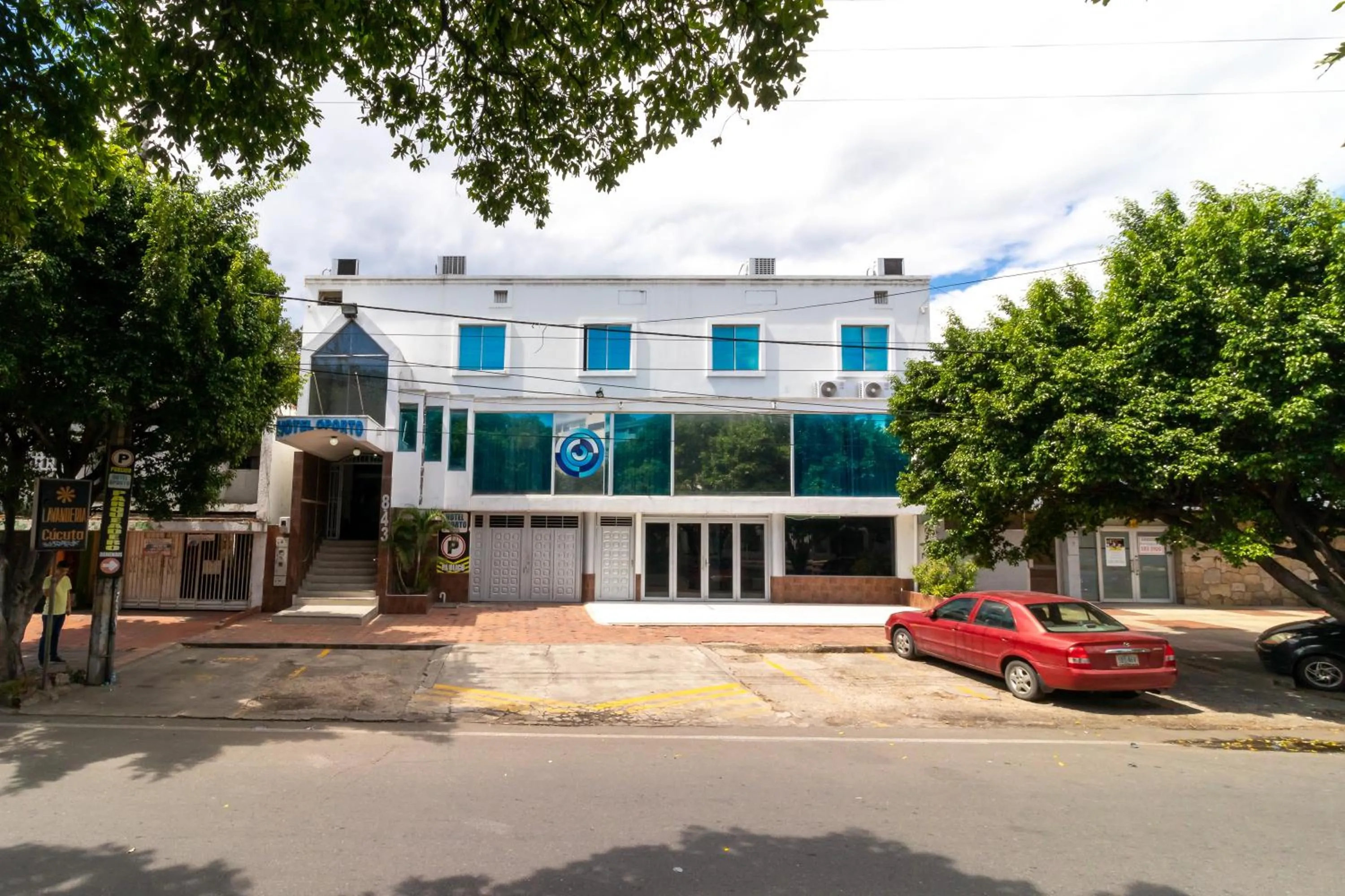 Facade/entrance in Ayenda Oporto Suites