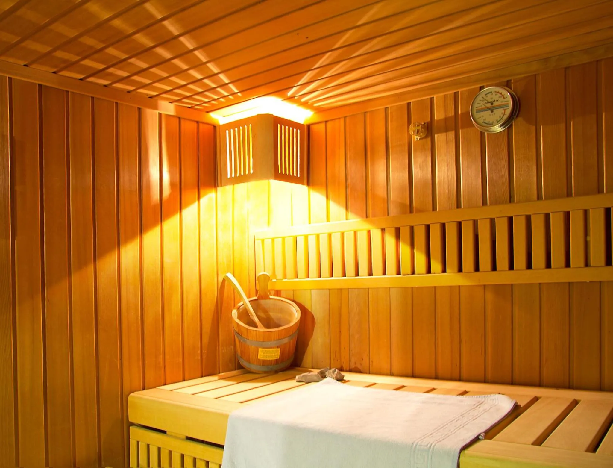 Sauna, Bed in Hotel Alpenhof
