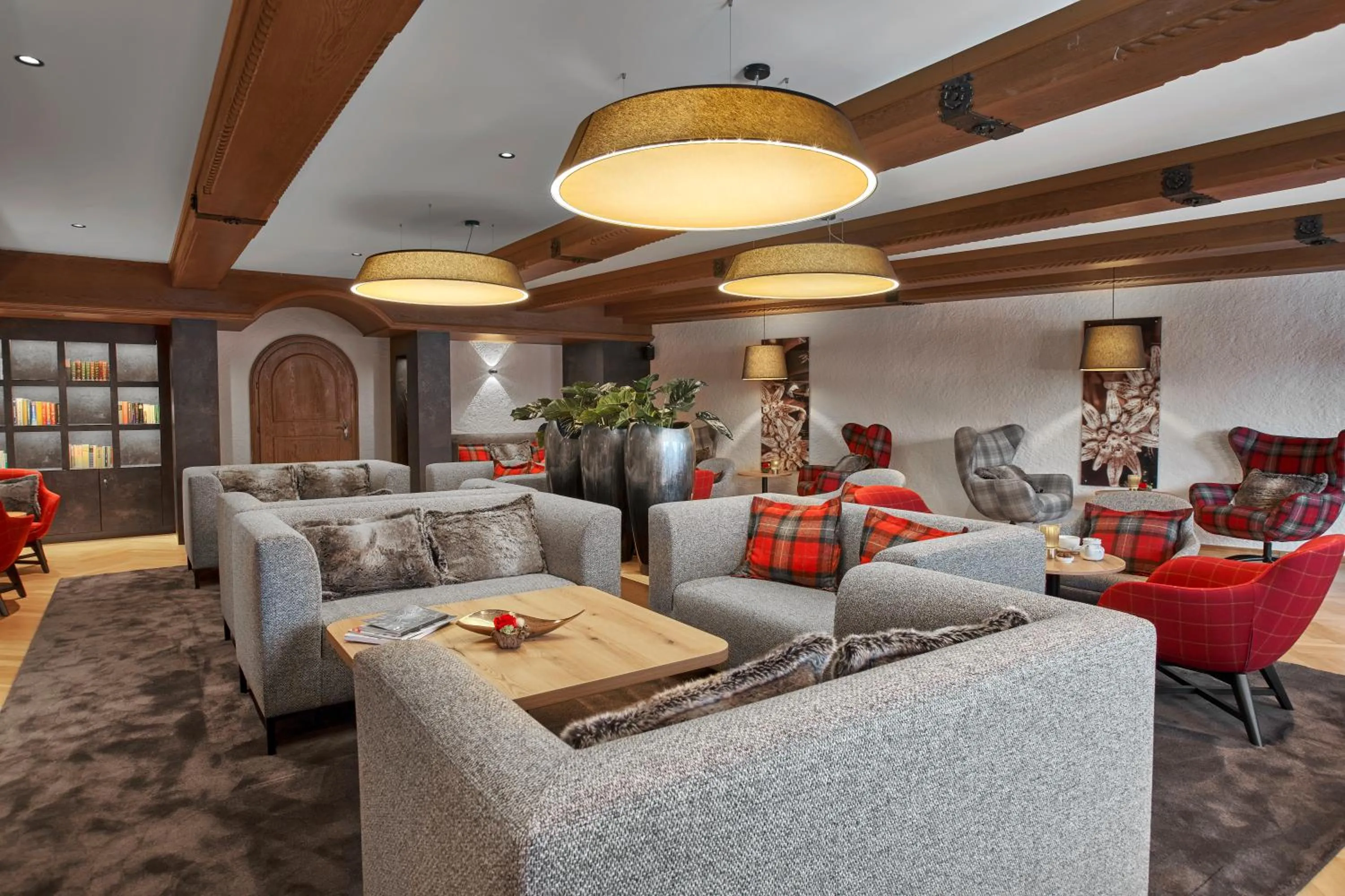 Communal lounge/ TV room in Hotel Alpenhof