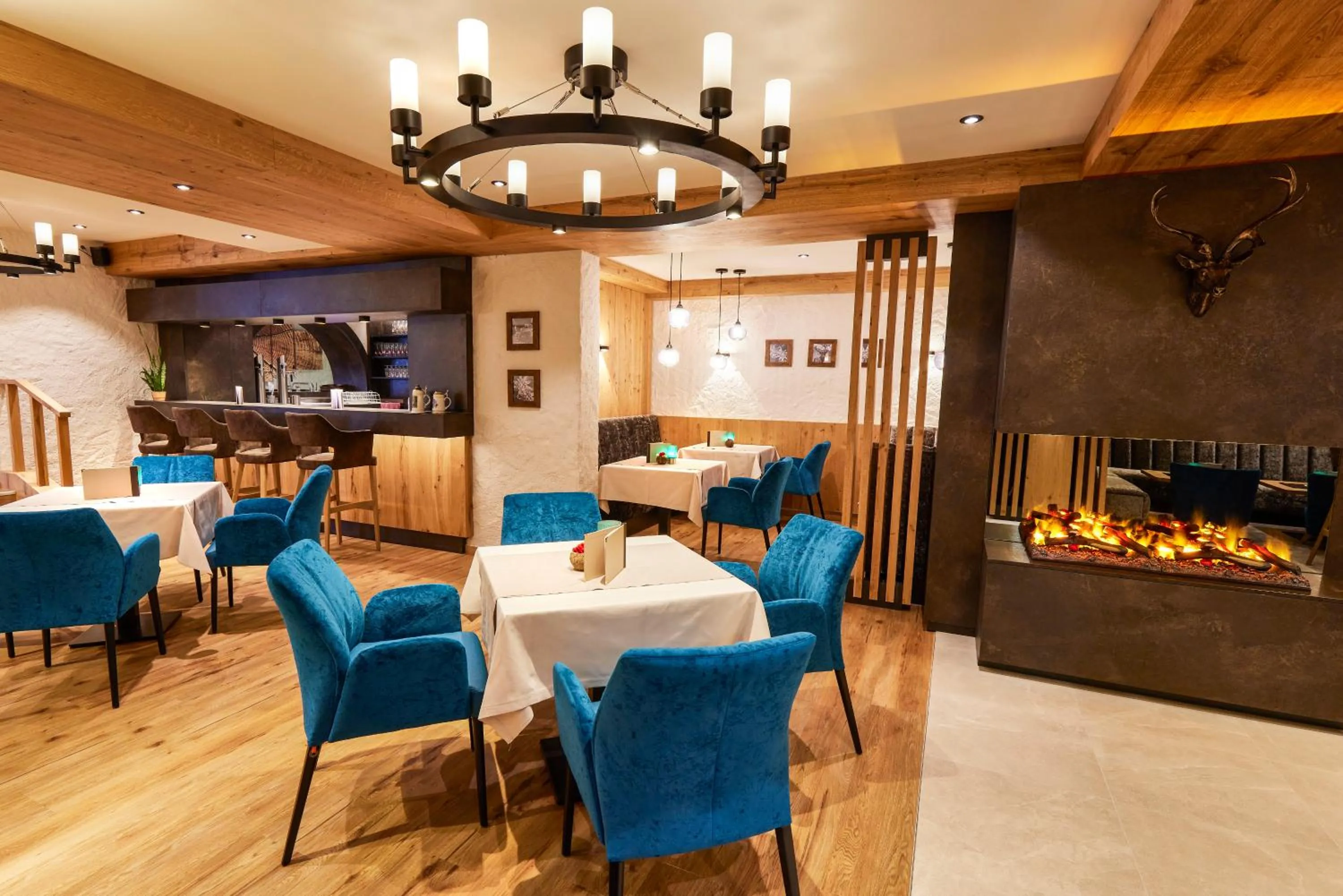 Lounge or bar in Hotel Alpenhof