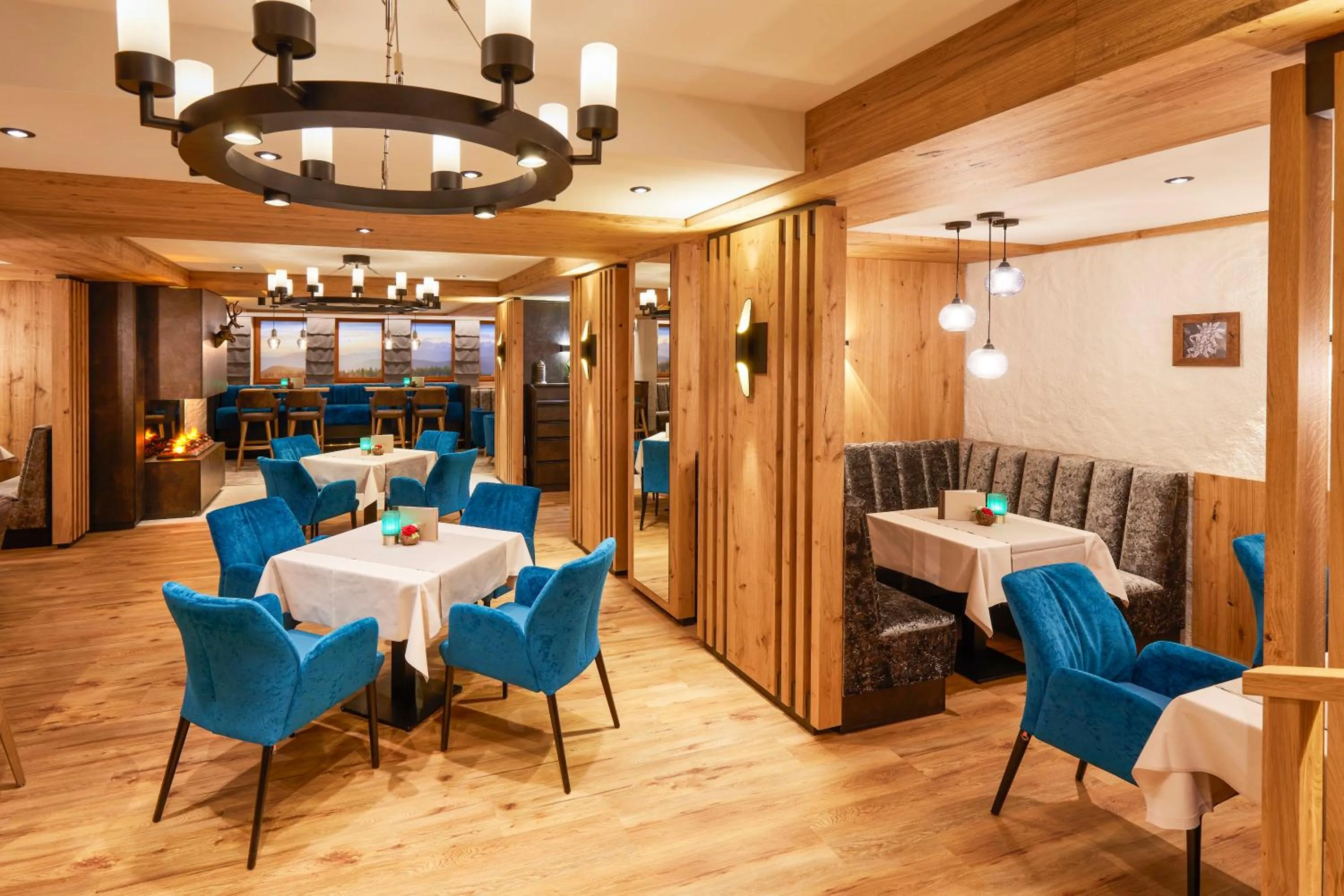 Lounge or bar in Hotel Alpenhof