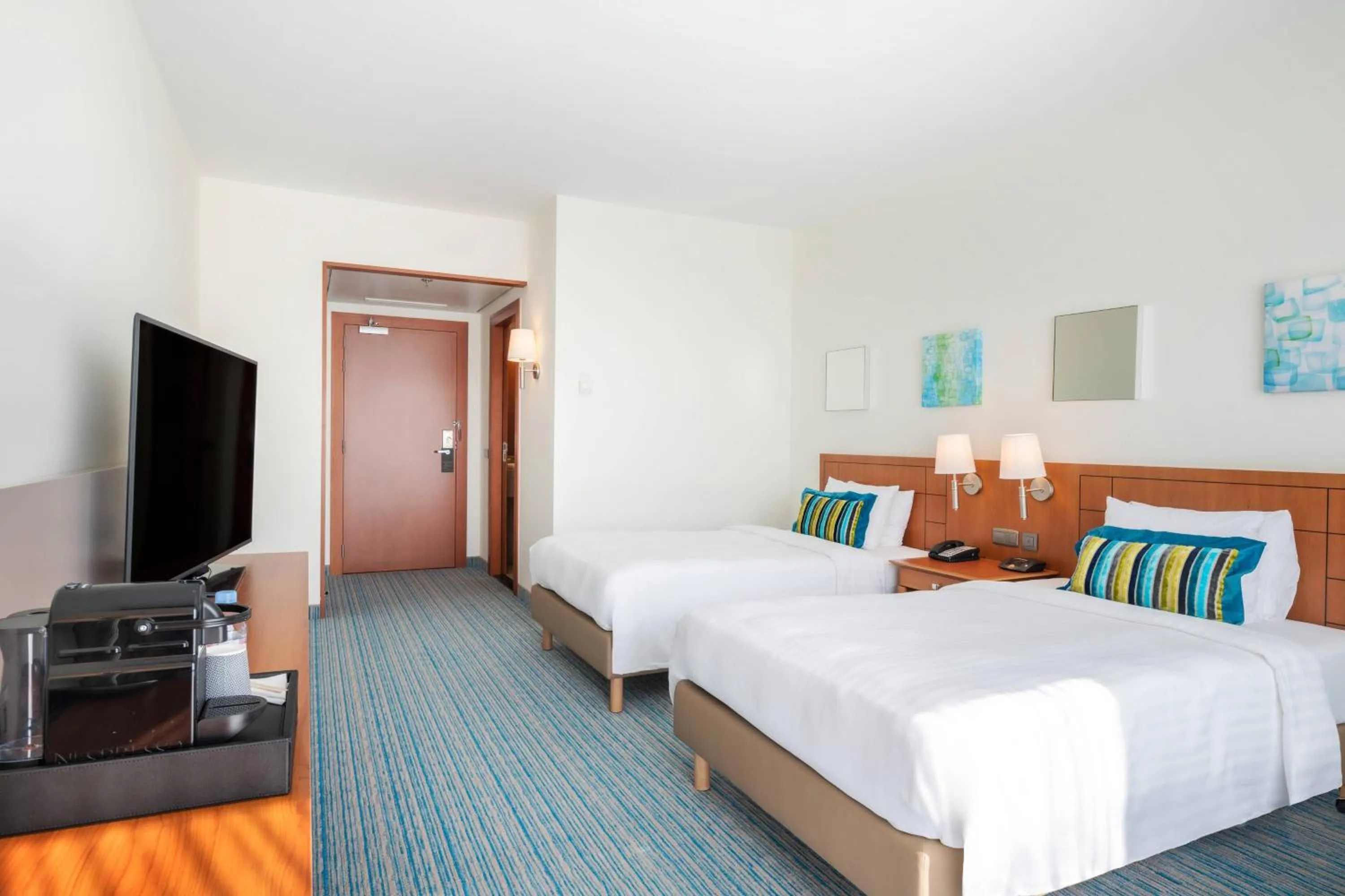Photo of the whole room, Bed in Courtyard By Marriott Brussels