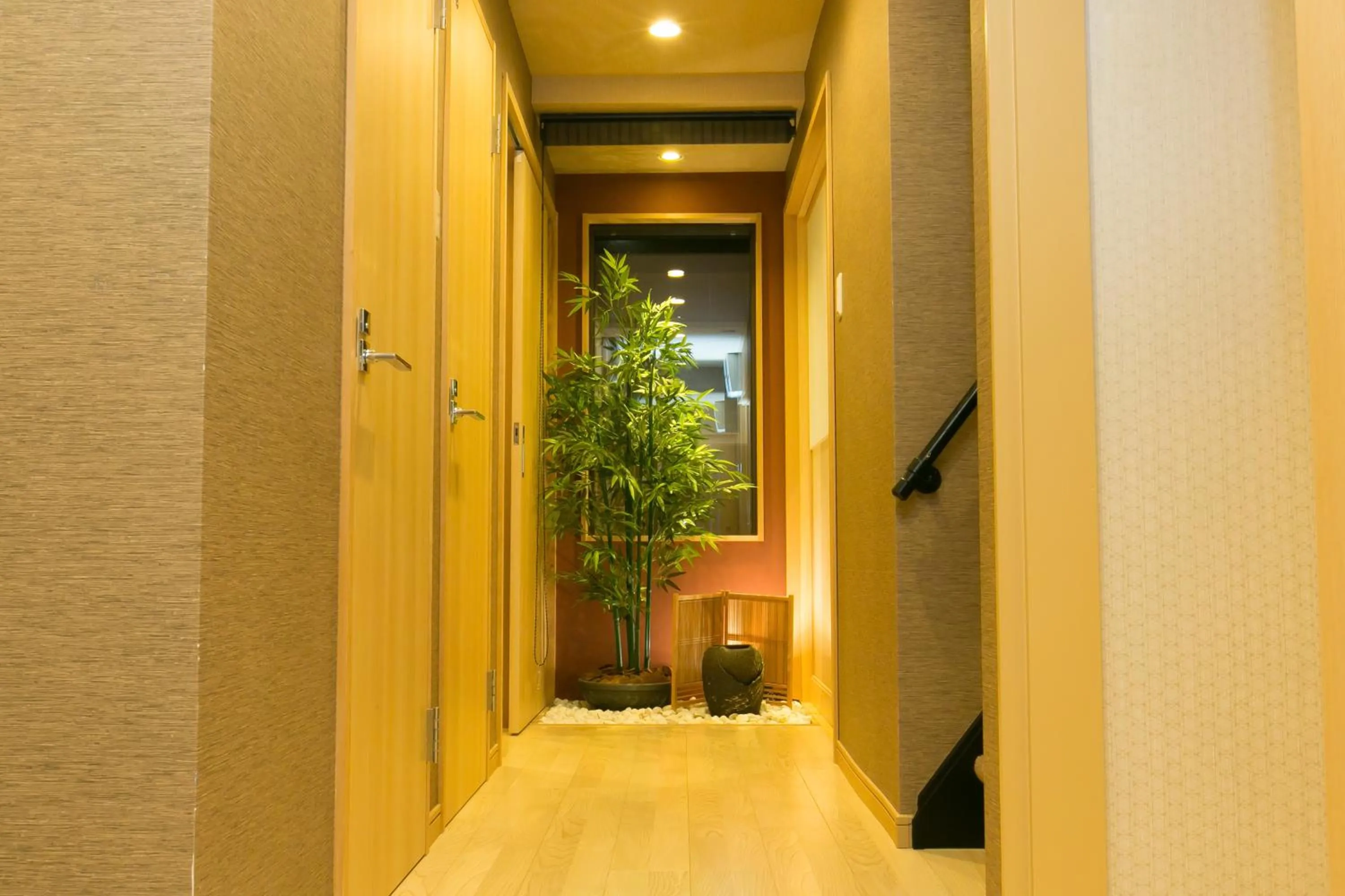 Area and facilities in Hosta Toji San