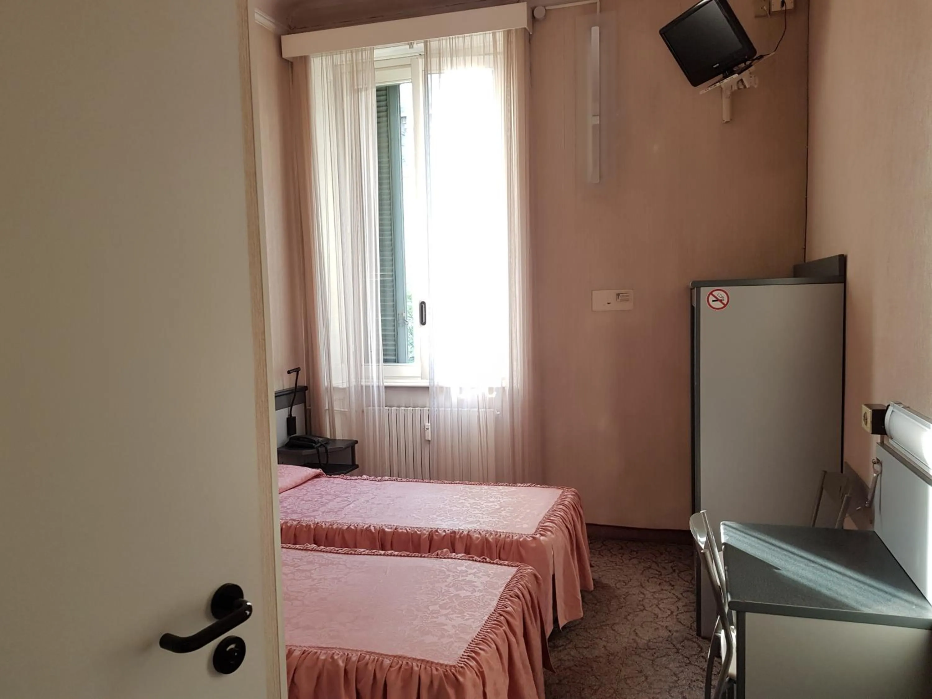 Photo of the whole room in Hotel Ada