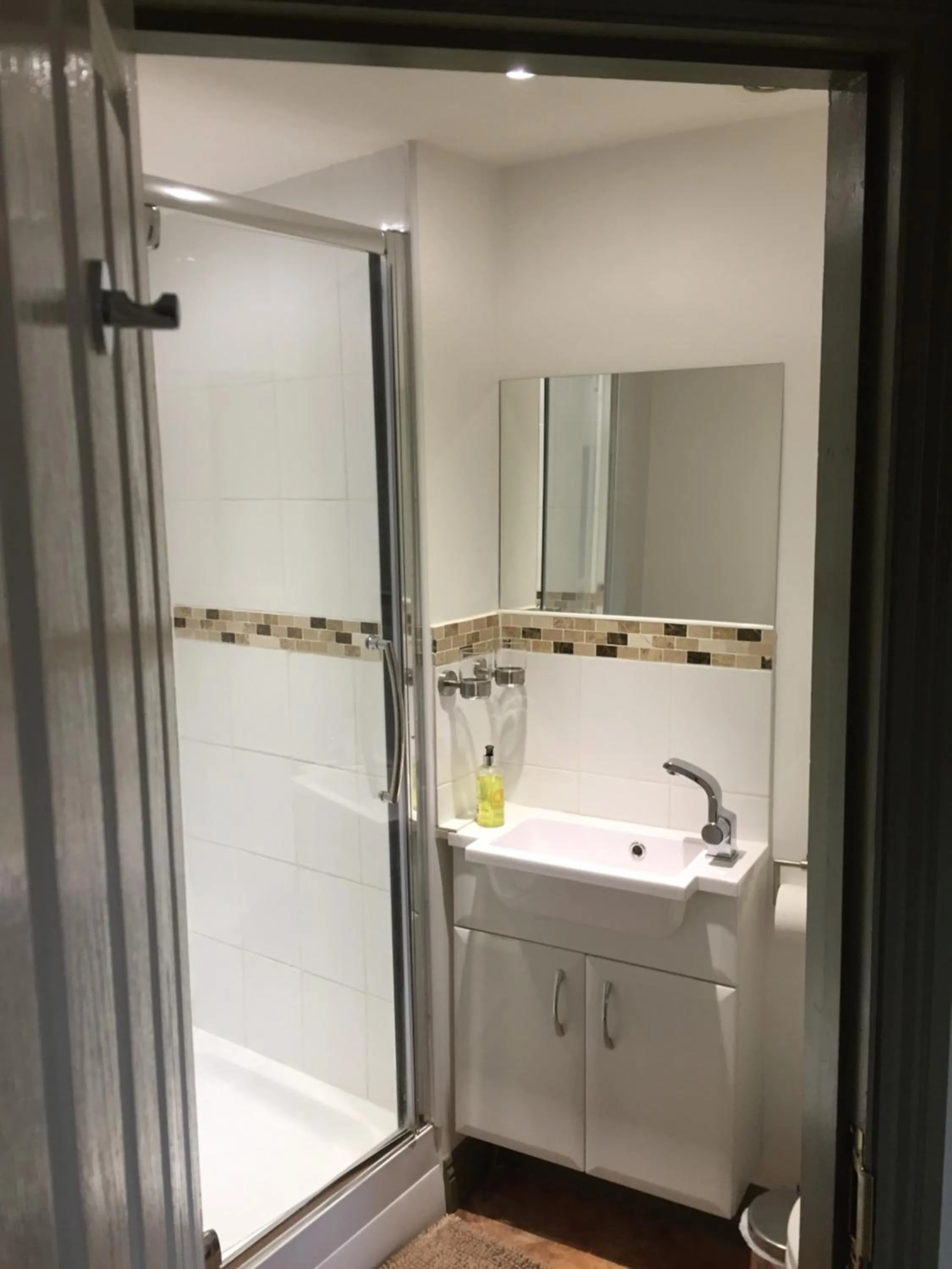 Shower in The George Inn