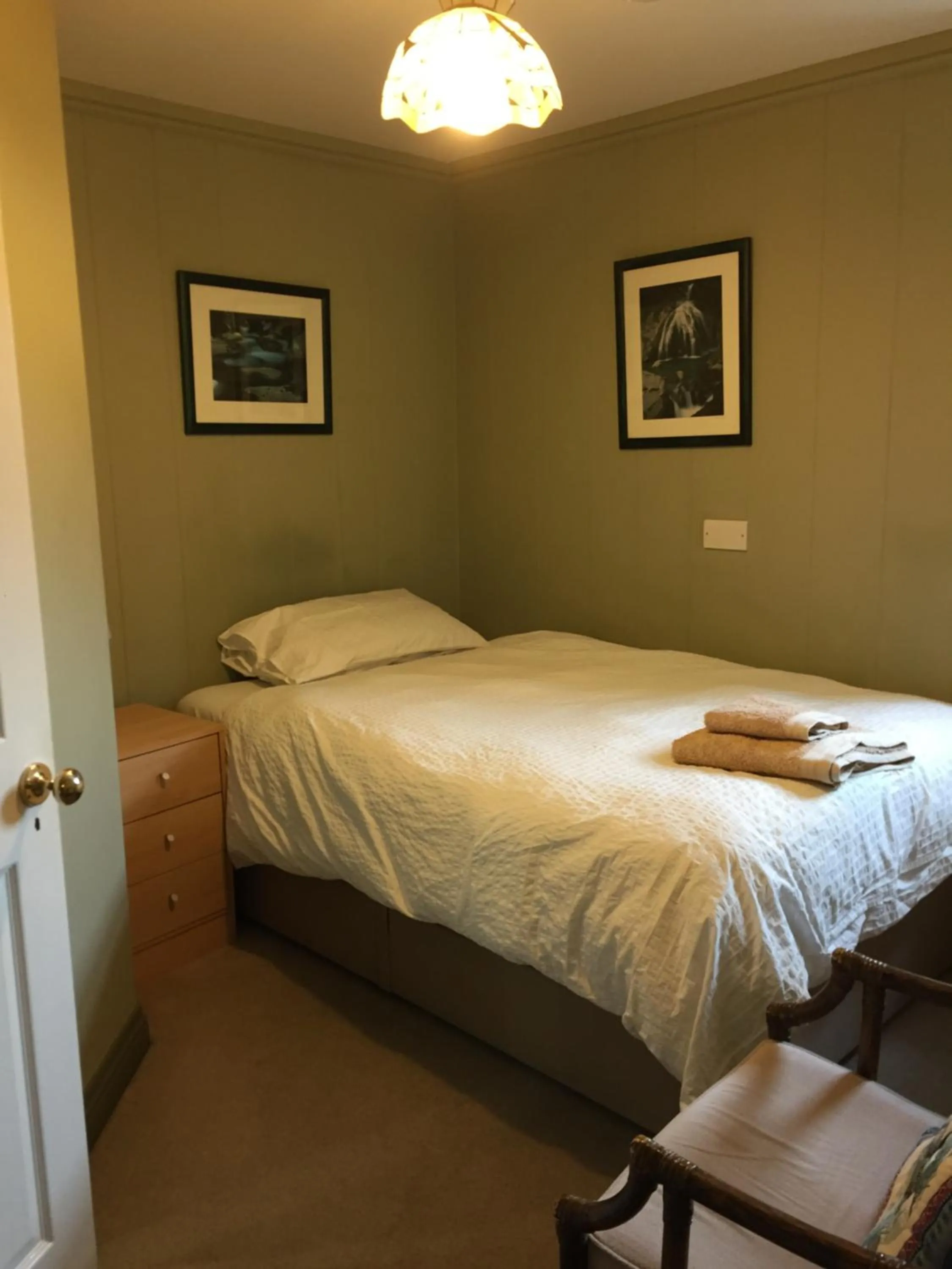 Bedroom, Bed in The George Inn