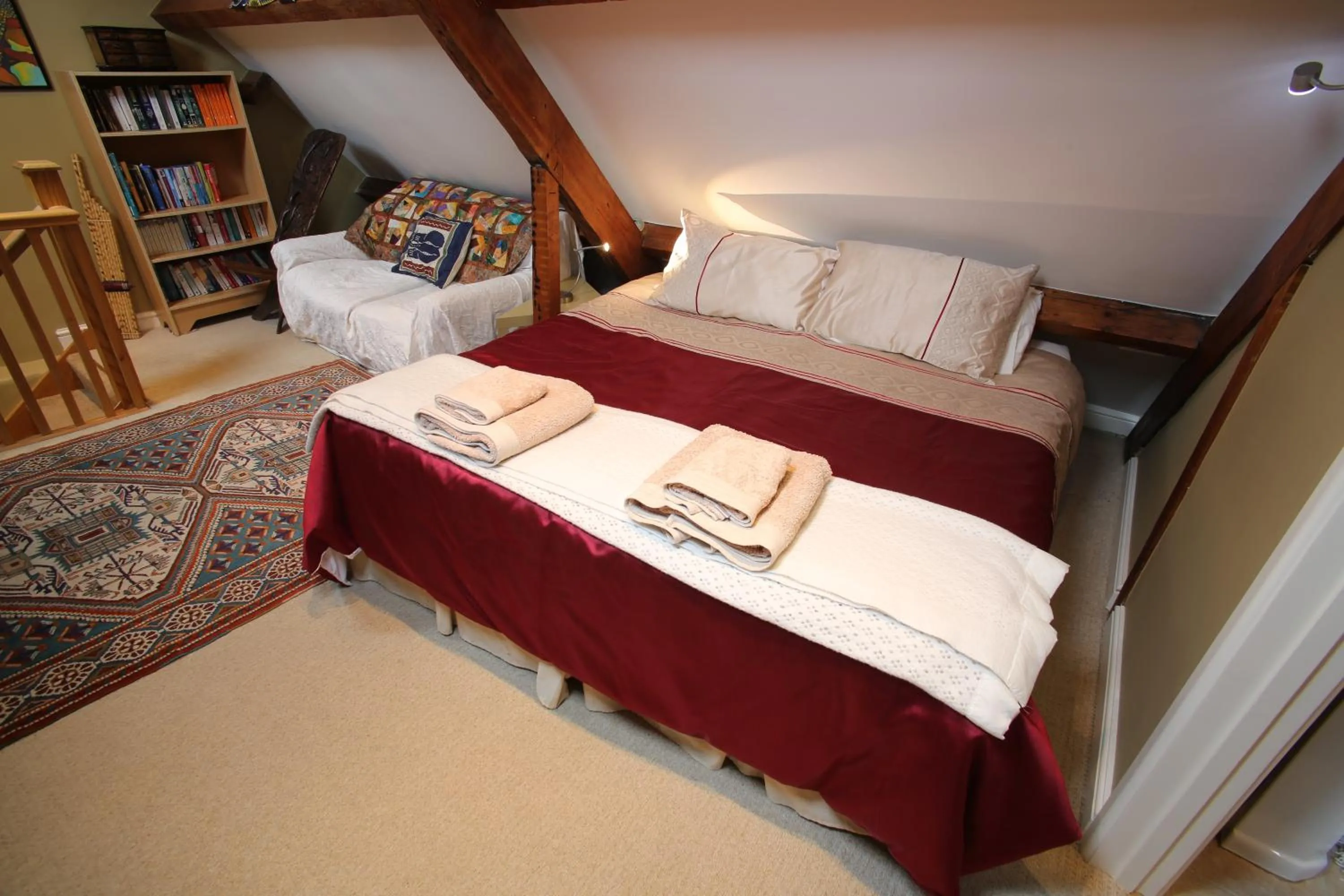 Shower, Bed in The George Inn