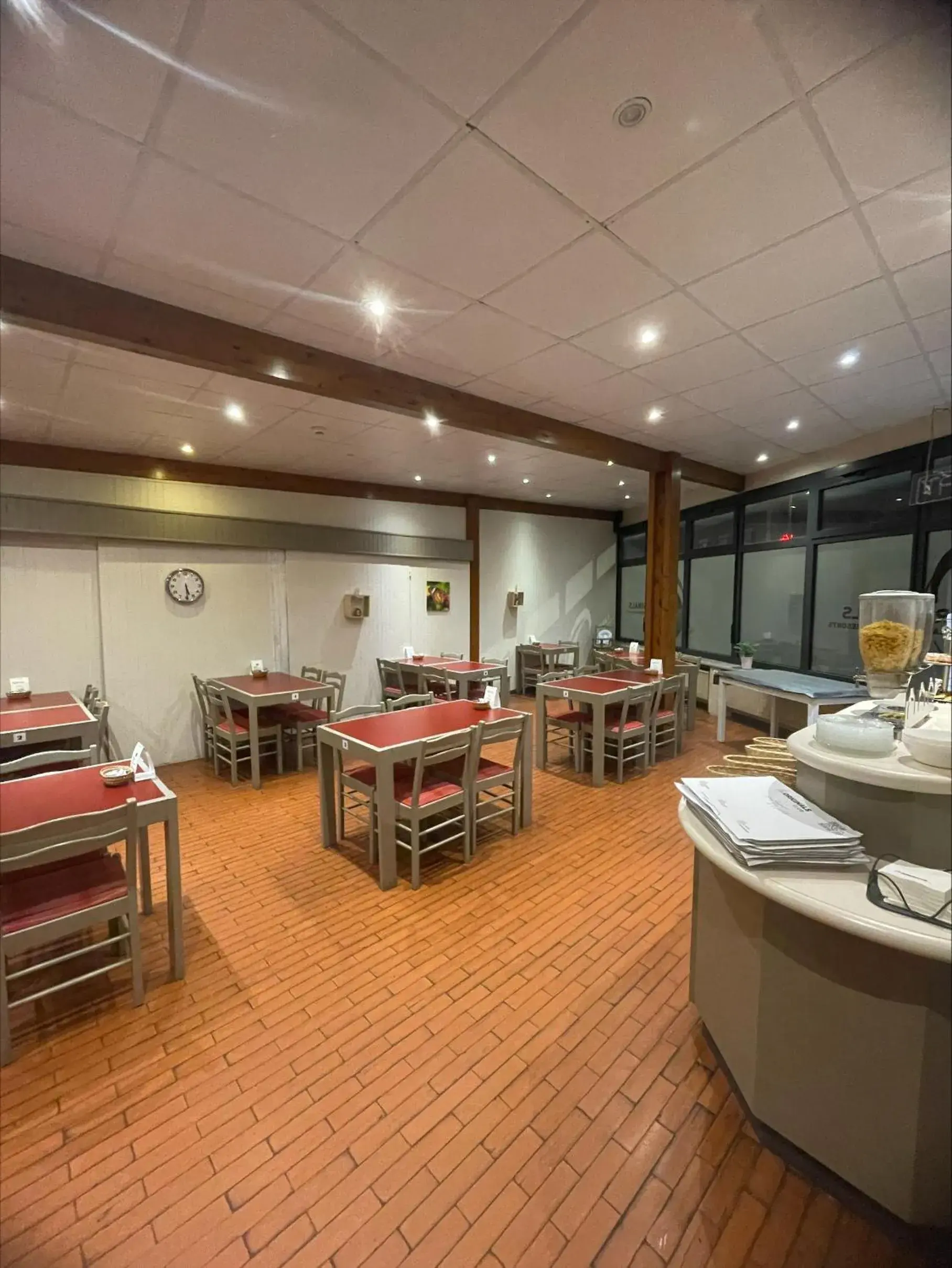 Breakfast in The Originals Access, Hôtel Arum, Remiremont Breakfast in The Originals Access, Hôtel Arum, Remiremont