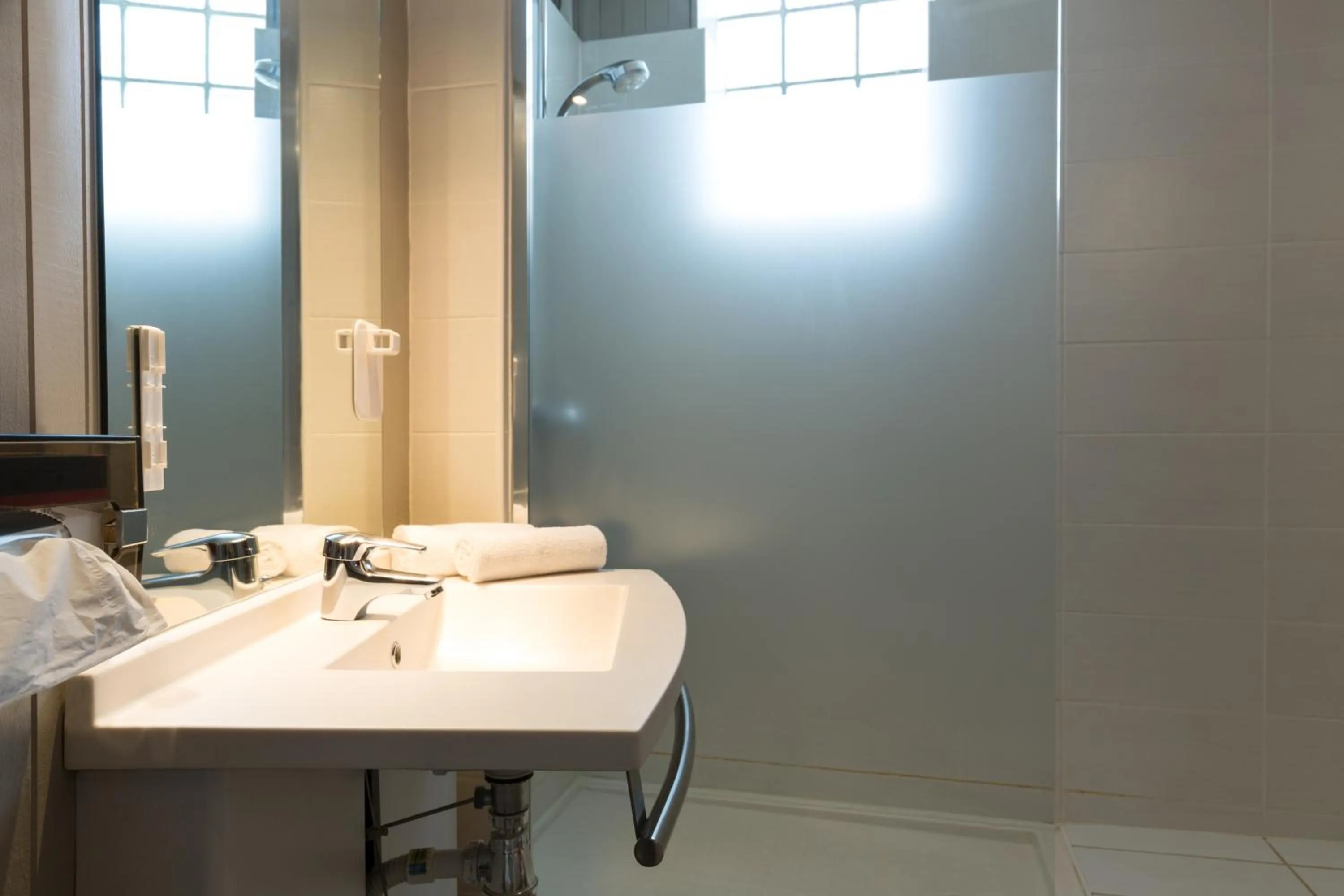 Bathroom in The Originals Access, Hôtel Arum, Remiremont