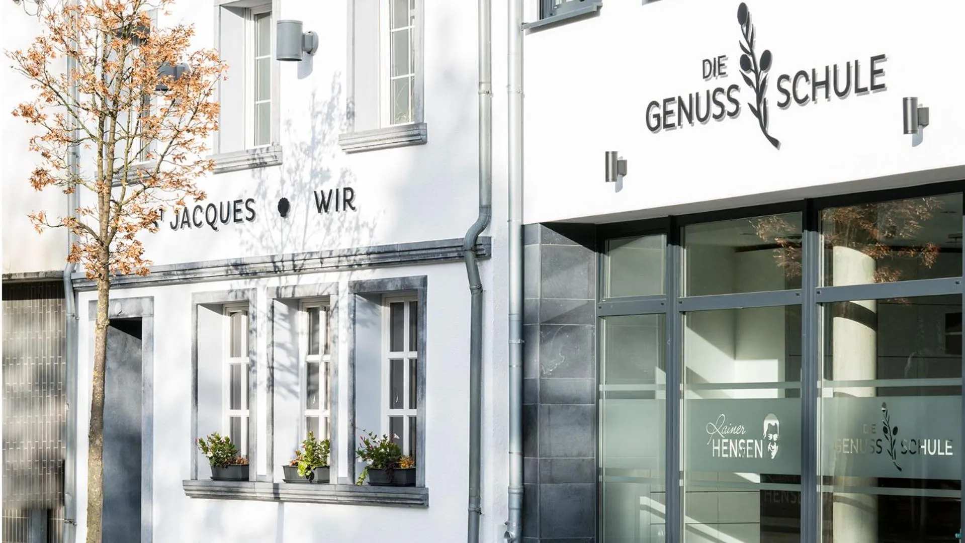 Facade/entrance in Hensens Residenz