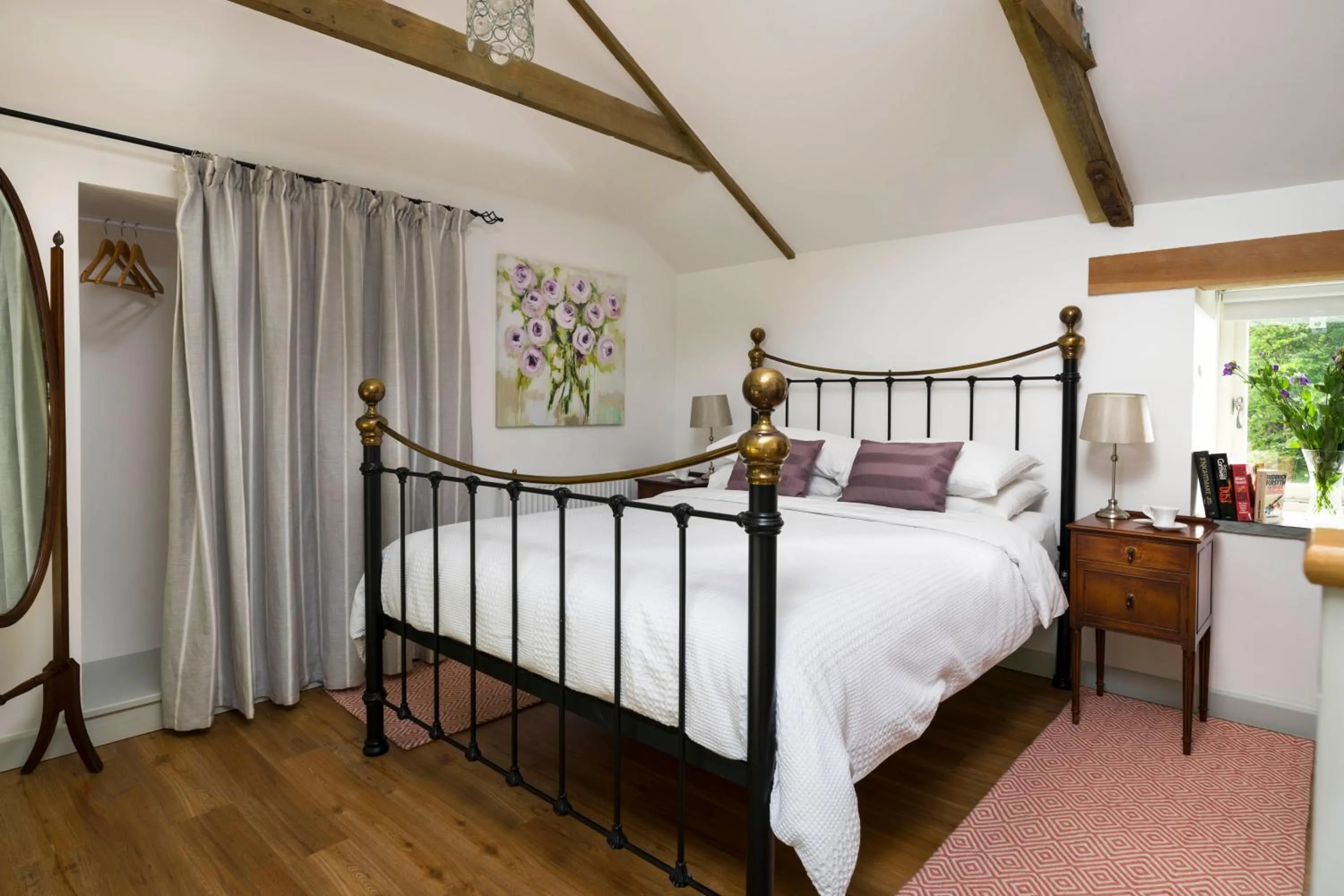 Bed in Red River Stables - Peaceful, beautiful grounds, swimming pool, central location for West Cornwall